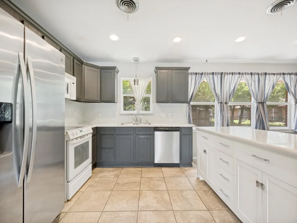 Single Family Residence For Sale in Denton County , 1825 Emery Street, Denton, Texas 76201, 3 Bedroom, 2 Bathroom, 2 Garage spaces, 1,622 Sqft, built in 1964, Price $312,000, mls#21244516, Real Estate Agent in Denton, Homes For Sale in Denton county, Homes For Sale in Denton, Realtor in Denton Texas, Real Estate Brokerage Independent Realty Texas, Luminita Cordes Realtor