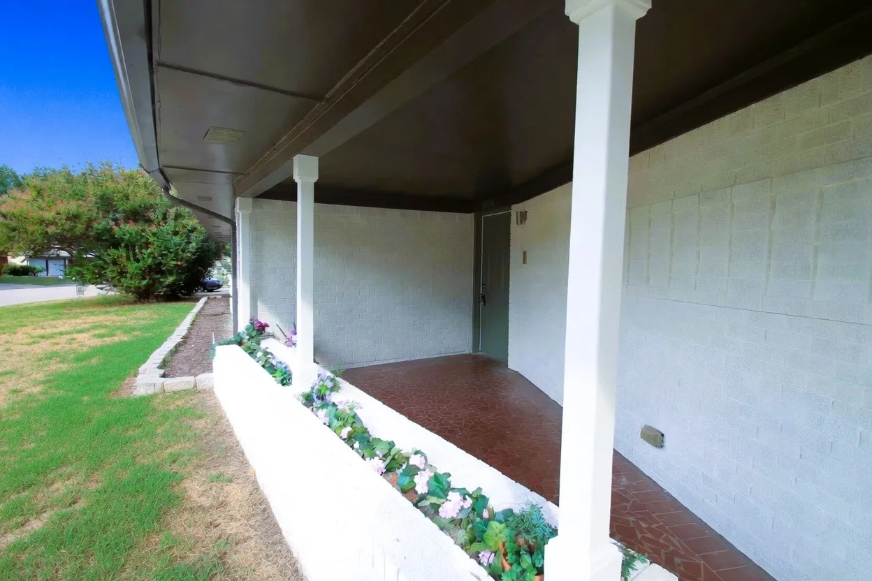 Single Family Residence For Sale in Denton County , 1825 Emery Street, Denton, Texas 76201, 3 Bedroom, 2 Bathroom, 2 Garage spaces, 1,622 Sqft, built in 1964, Price $312,000, mls#21244516, Real Estate Agent in Denton, Homes For Sale in Denton county, Homes For Sale in Denton, Realtor in Denton Texas, Real Estate Brokerage Independent Realty Texas, Luminita Cordes Realtor