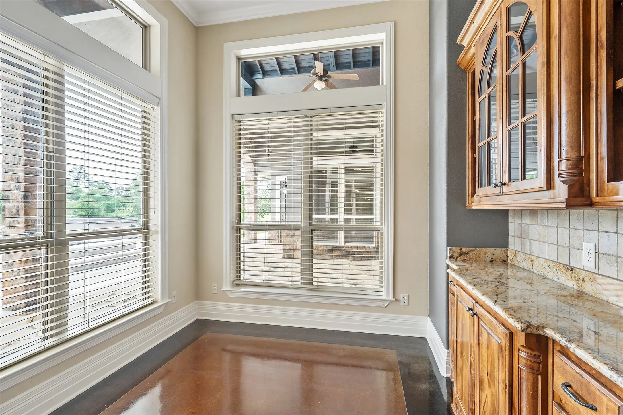 Single Family Residence For Sale in Smith County , 20389 County Road 178, Flint, Texas 75762, 5 Bedroom, 8 Bathroom, 2 Garage spaces, 6,500 Sqft, built in 2006, Preowned, mls#21231587, Real Estate Agent in Flint, Homes For Sale in Smith county, Homes For Sale in Flint, Realtor in Flint Texas, Real Estate Brokerage Independent Realty Texas, Luminita Cordes Realtor