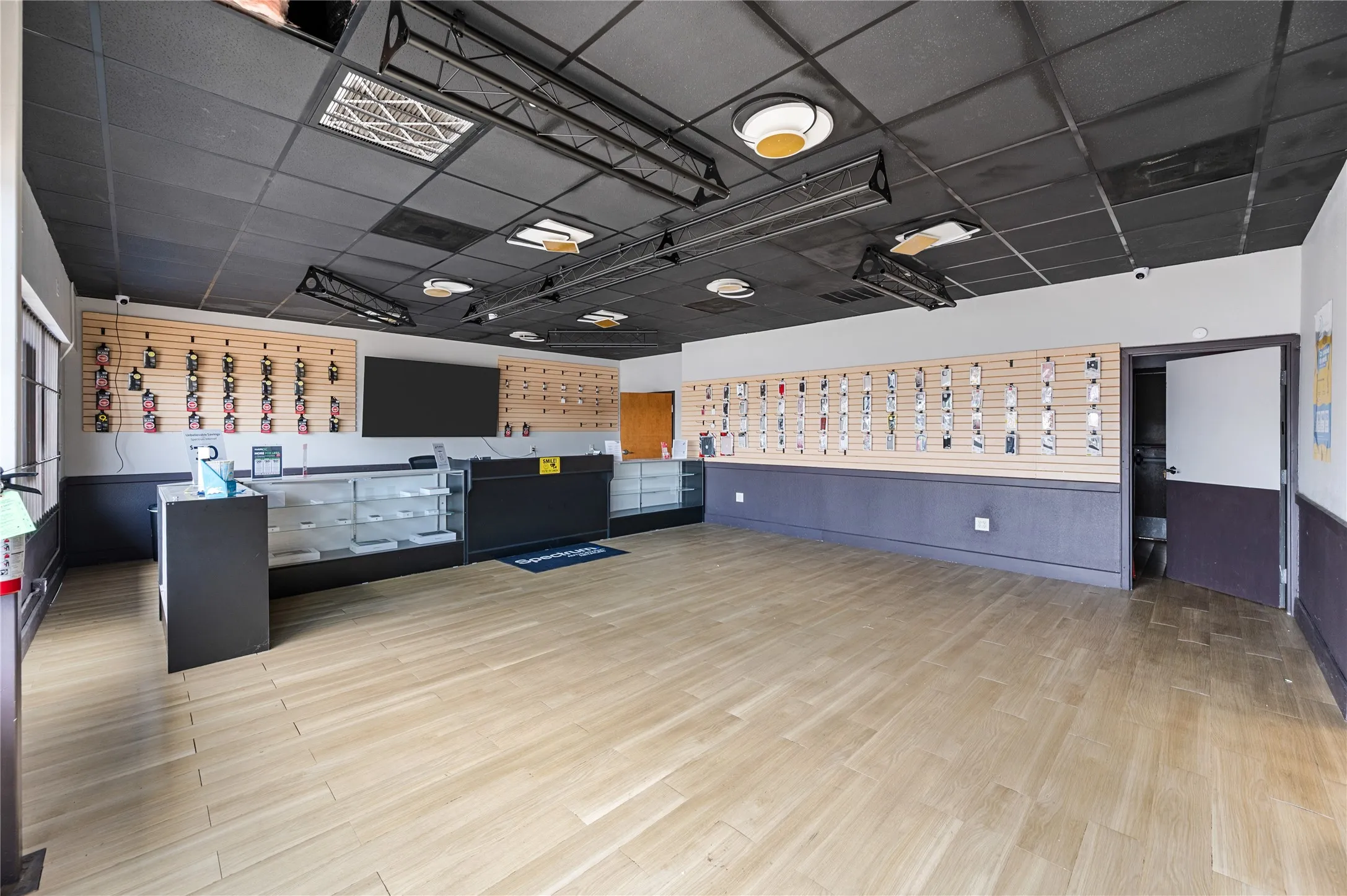 Retail For Sale in Tarrant County , 2712-2720 W Division St, Arlington, Texas 76012, 0, 0, Garage spaces, 0 Sqft, built in 2002, Preowned, Price $1,200,000, mls#21257677, Real Estate Agent in Arlington, Homes For Sale in Tarrant county, Homes For Sale in Arlington, Realtor in Arlington Texas, Real Estate Brokerage Independent Realty Texas, Luminita Cordes Realtor