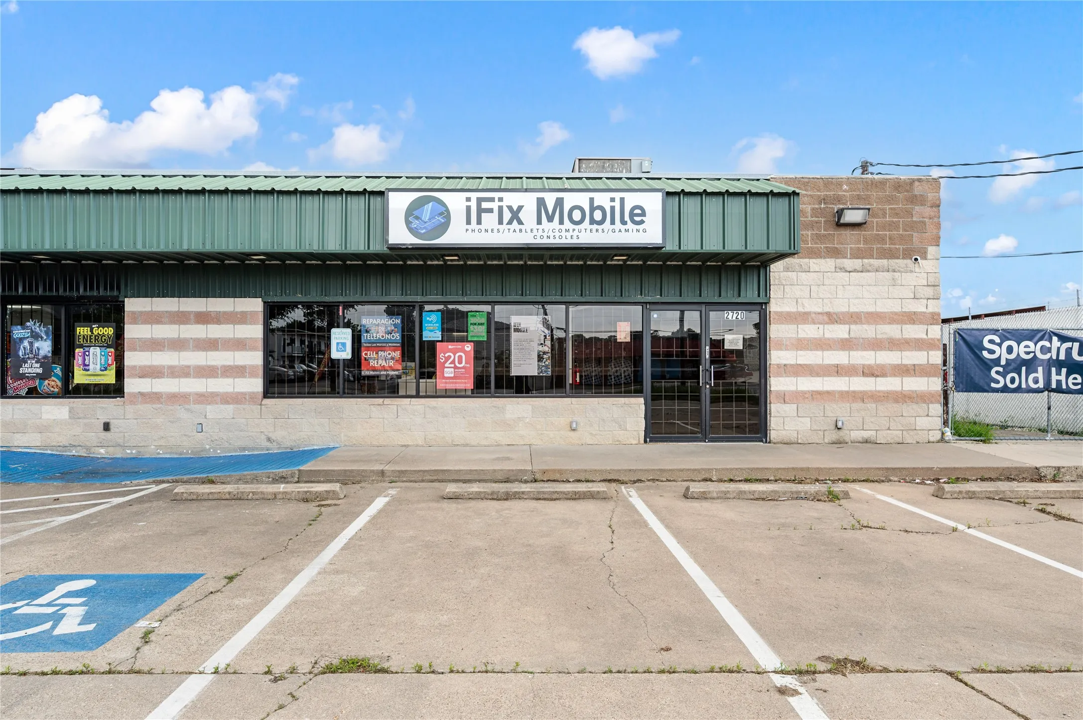 Retail For Sale in Tarrant County , 2712-2720 W Division St, Arlington, Texas 76012, 0, 0, Garage spaces, 0 Sqft, built in 2002, Preowned, Price $1,200,000, mls#21257677, Real Estate Agent in Arlington, Homes For Sale in Tarrant county, Homes For Sale in Arlington, Realtor in Arlington Texas, Real Estate Brokerage Independent Realty Texas, Luminita Cordes Realtor
