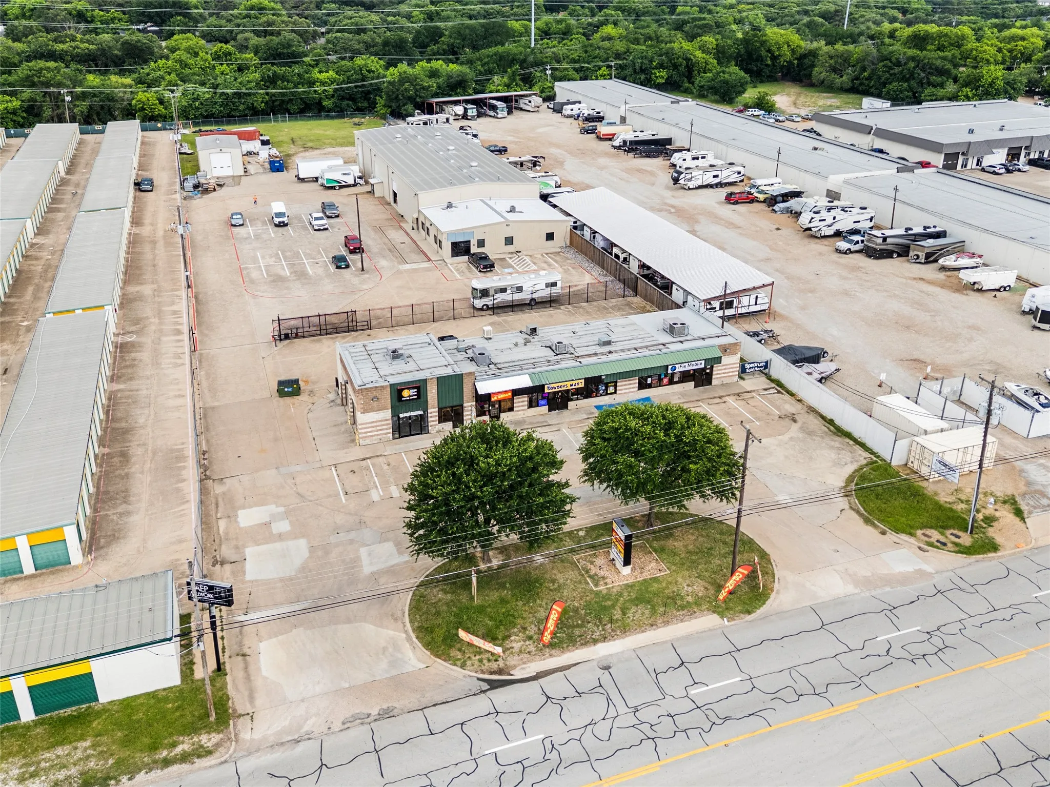 Retail For Sale in Tarrant County , 2712-2720 W Division St, Arlington, Texas 76012, 0, 0, Garage spaces, 0 Sqft, built in 2002, Preowned, Price $1,200,000, mls#21257677, Real Estate Agent in Arlington, Homes For Sale in Tarrant county, Homes For Sale in Arlington, Realtor in Arlington Texas, Real Estate Brokerage Independent Realty Texas, Luminita Cordes Realtor