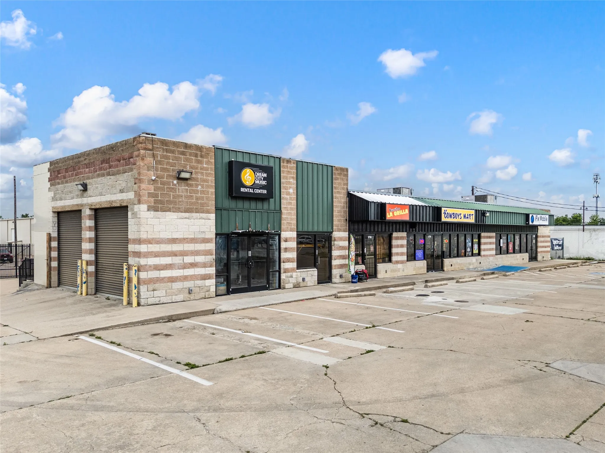 Retail For Sale in Tarrant County , 2712-2720 W Division St, Arlington, Texas 76012, 0, 0, Garage spaces, 0 Sqft, built in 2002, Preowned, Price $1,200,000, mls#21257677, Real Estate Agent in Arlington, Homes For Sale in Tarrant county, Homes For Sale in Arlington, Realtor in Arlington Texas, Real Estate Brokerage Independent Realty Texas, Luminita Cordes Realtor