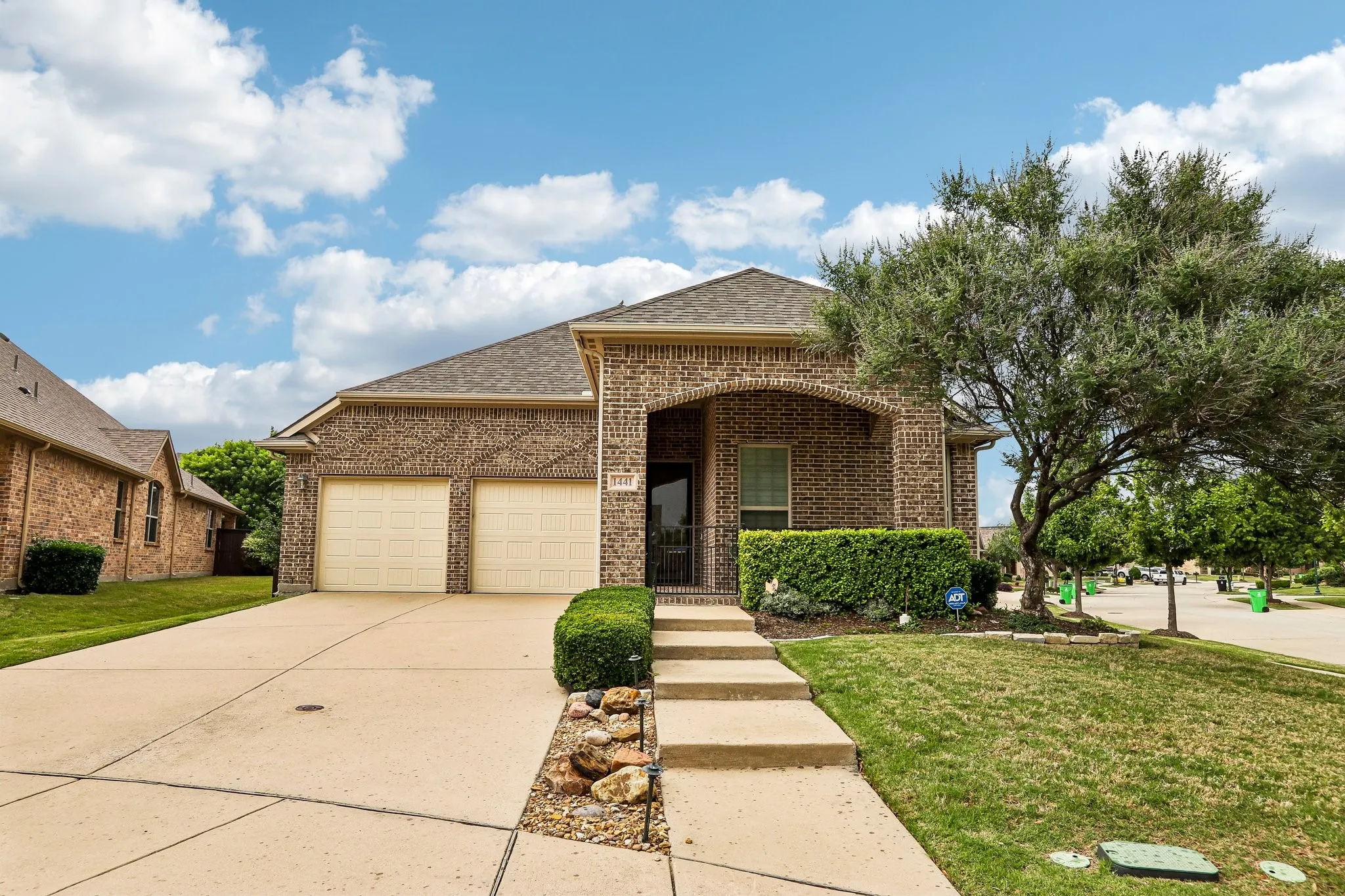 Single Family Residence For Sale in Denton County , 1441 Isabella Lane, Savannah, Texas 76227, 3 Bedroom, 2 Bathroom, 2 Garage spaces, 1,839 Sqft, built in 2014, Preowned, mls#21256570, Real Estate Agent in Savannah, Homes For Sale in Denton county, Homes For Sale in Savannah, Realtor in Savannah Texas, Real Estate Brokerage Independent Realty Texas, Luminita Cordes Realtor