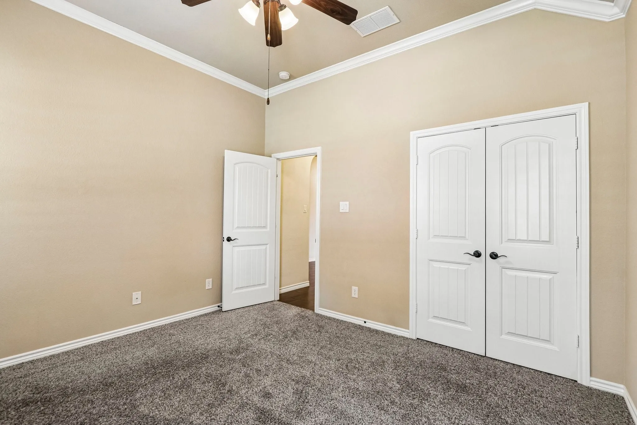 Single Family Residence For Sale in Denton County , 1441 Isabella Lane, Savannah, Texas 76227, 3 Bedroom, 2 Bathroom, 2 Garage spaces, 1,839 Sqft, built in 2014, Preowned, mls#21256570, Real Estate Agent in Savannah, Homes For Sale in Denton county, Homes For Sale in Savannah, Realtor in Savannah Texas, Real Estate Brokerage Independent Realty Texas, Luminita Cordes Realtor