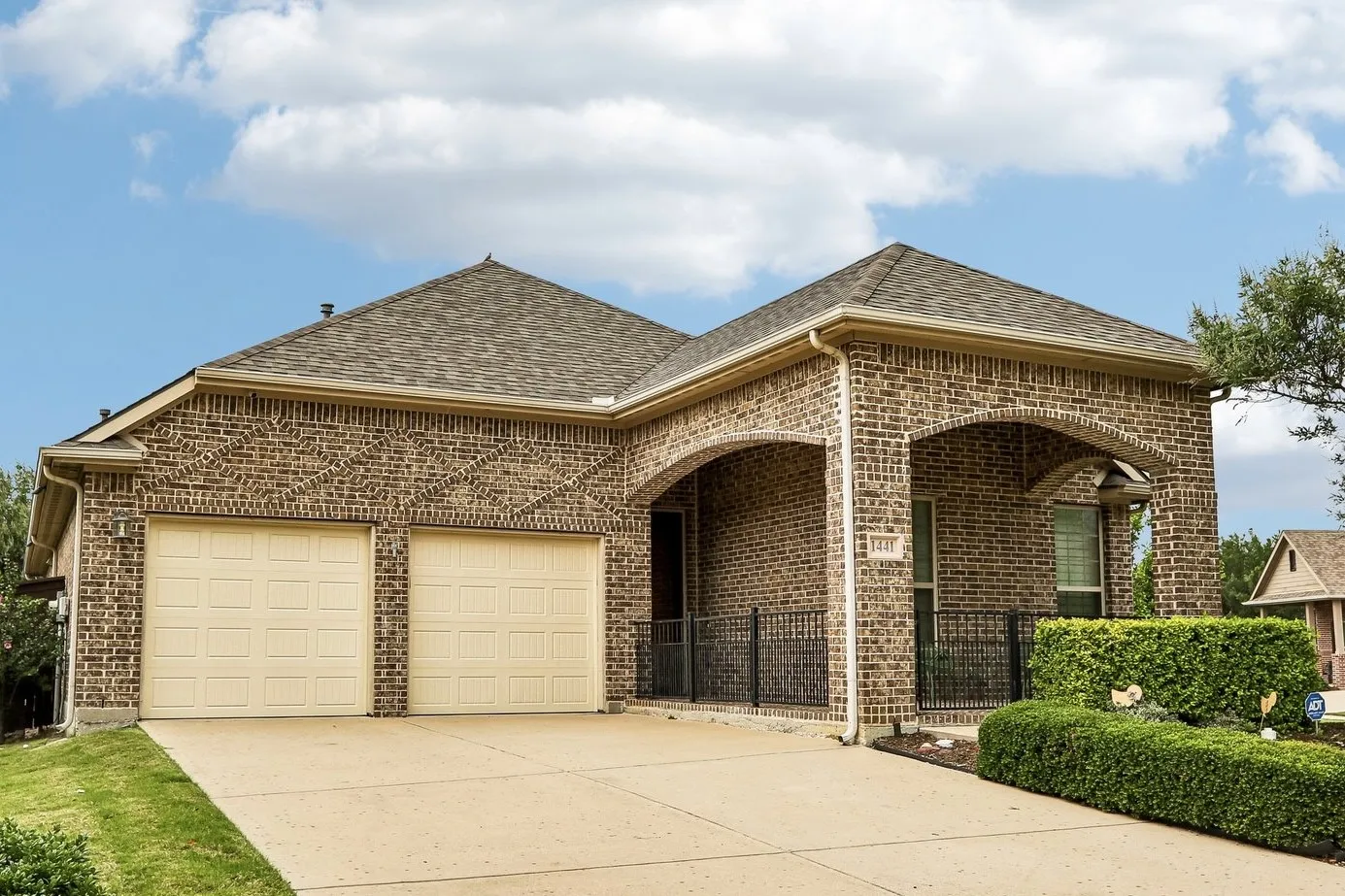 Single Family Residence For Sale in Denton County , 1441 Isabella Lane, Savannah, Texas 76227, 3 Bedroom, 2 Bathroom, 2 Garage spaces, 1,839 Sqft, built in 2014, Preowned, mls#21256570, Real Estate Agent in Savannah, Homes For Sale in Denton county, Homes For Sale in Savannah, Realtor in Savannah Texas, Real Estate Brokerage Independent Realty Texas, Luminita Cordes Realtor