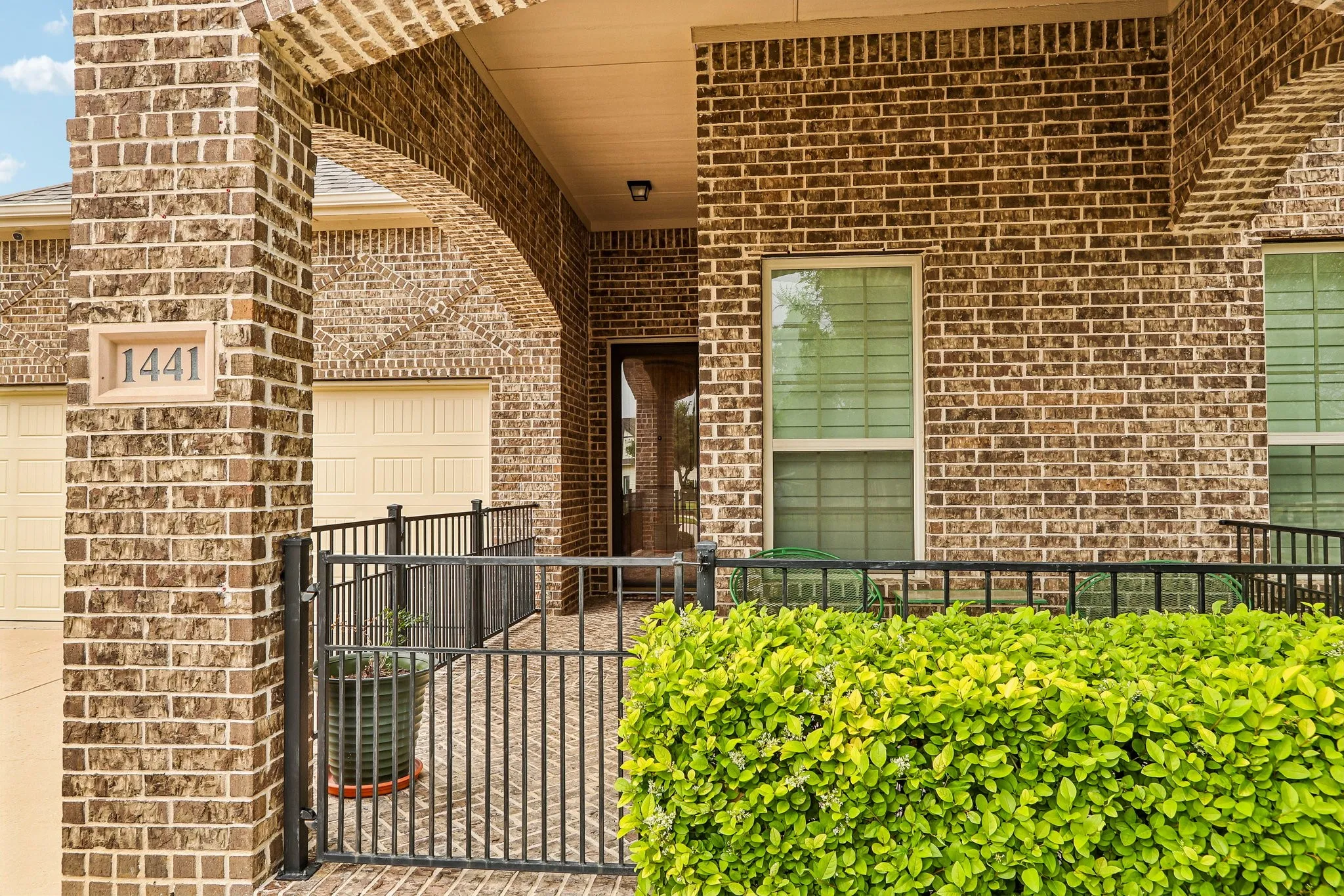 Single Family Residence For Sale in Denton County , 1441 Isabella Lane, Savannah, Texas 76227, 3 Bedroom, 2 Bathroom, 2 Garage spaces, 1,839 Sqft, built in 2014, Preowned, mls#21256570, Real Estate Agent in Savannah, Homes For Sale in Denton county, Homes For Sale in Savannah, Realtor in Savannah Texas, Real Estate Brokerage Independent Realty Texas, Luminita Cordes Realtor