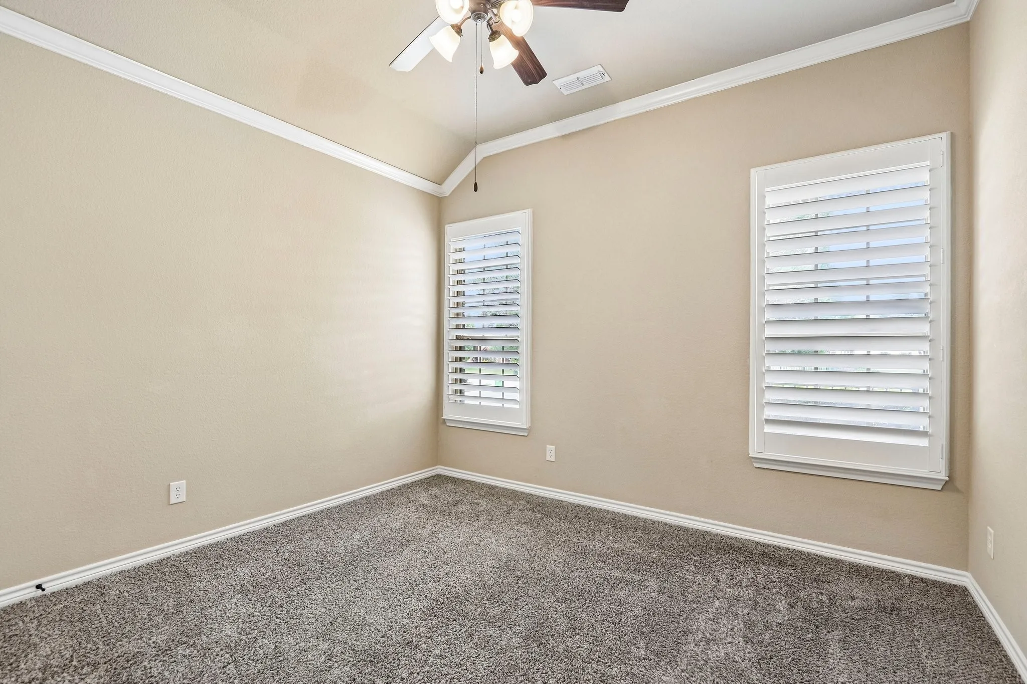 Single Family Residence For Sale in Denton County , 1441 Isabella Lane, Savannah, Texas 76227, 3 Bedroom, 2 Bathroom, 2 Garage spaces, 1,839 Sqft, built in 2014, Preowned, mls#21256570, Real Estate Agent in Savannah, Homes For Sale in Denton county, Homes For Sale in Savannah, Realtor in Savannah Texas, Real Estate Brokerage Independent Realty Texas, Luminita Cordes Realtor