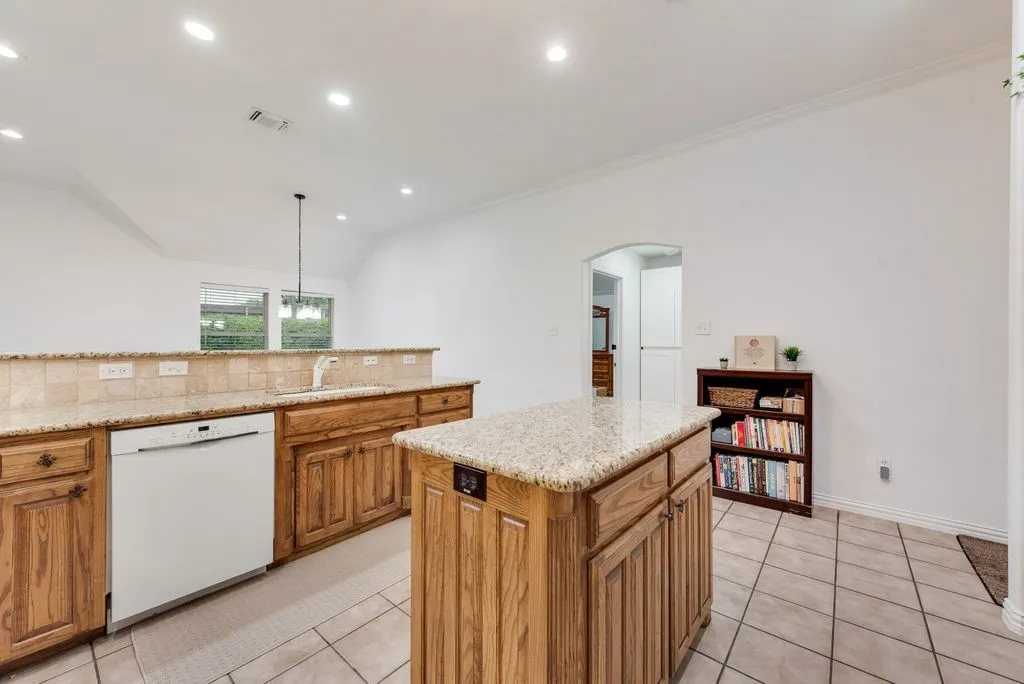 Single Family Residence For Sale in Tarrant County , 7057 Ridge Crest Drive, North Richland Hills, Texas 76182, 3 Bedroom, 3 Bathroom, 2 Garage spaces, 2,675 Sqft, built in 2004, Price $575,000, mls#21257681, Real Estate Agent in North Richland Hills, Homes For Sale in Tarrant county, Homes For Sale in North Richland Hills, Realtor in North Richland Hills Texas, Real Estate Brokerage Independent Realty Texas, Luminita Cordes Realtor