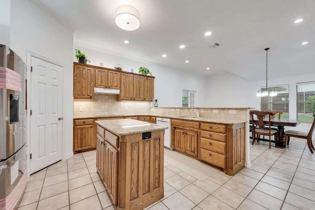 Single Family Residence For Sale in Tarrant County , 7057 Ridge Crest Drive, North Richland Hills, Texas 76182, 3 Bedroom, 3 Bathroom, 2 Garage spaces, 2,675 Sqft, built in 2004, Price $575,000, mls#21257681, Real Estate Agent in North Richland Hills, Homes For Sale in Tarrant county, Homes For Sale in North Richland Hills, Realtor in North Richland Hills Texas, Real Estate Brokerage Independent Realty Texas, Luminita Cordes Realtor