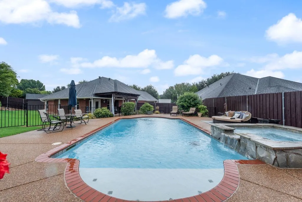 Single Family Residence For Sale in Tarrant County , 7057 Ridge Crest Drive, North Richland Hills, Texas 76182, 3 Bedroom, 3 Bathroom, 2 Garage spaces, 2,675 Sqft, built in 2004, Price $575,000, mls#21257681, Real Estate Agent in North Richland Hills, Homes For Sale in Tarrant county, Homes For Sale in North Richland Hills, Realtor in North Richland Hills Texas, Real Estate Brokerage Independent Realty Texas, Luminita Cordes Realtor