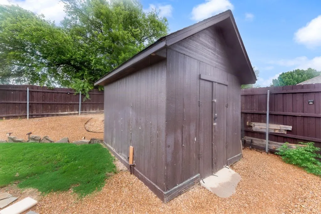 Single Family Residence For Sale in Tarrant County , 7057 Ridge Crest Drive, North Richland Hills, Texas 76182, 3 Bedroom, 3 Bathroom, 2 Garage spaces, 2,675 Sqft, built in 2004, Price $575,000, mls#21257681, Real Estate Agent in North Richland Hills, Homes For Sale in Tarrant county, Homes For Sale in North Richland Hills, Realtor in North Richland Hills Texas, Real Estate Brokerage Independent Realty Texas, Luminita Cordes Realtor