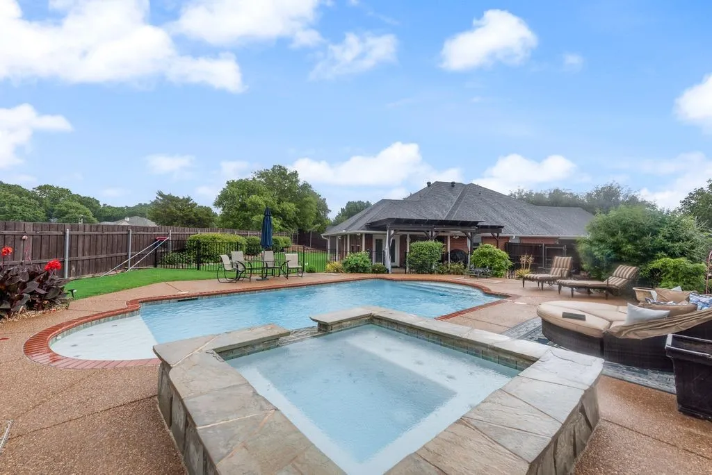 Single Family Residence For Sale in Tarrant County , 7057 Ridge Crest Drive, North Richland Hills, Texas 76182, 3 Bedroom, 3 Bathroom, 2 Garage spaces, 2,675 Sqft, built in 2004, Price $575,000, mls#21257681, Real Estate Agent in North Richland Hills, Homes For Sale in Tarrant county, Homes For Sale in North Richland Hills, Realtor in North Richland Hills Texas, Real Estate Brokerage Independent Realty Texas, Luminita Cordes Realtor