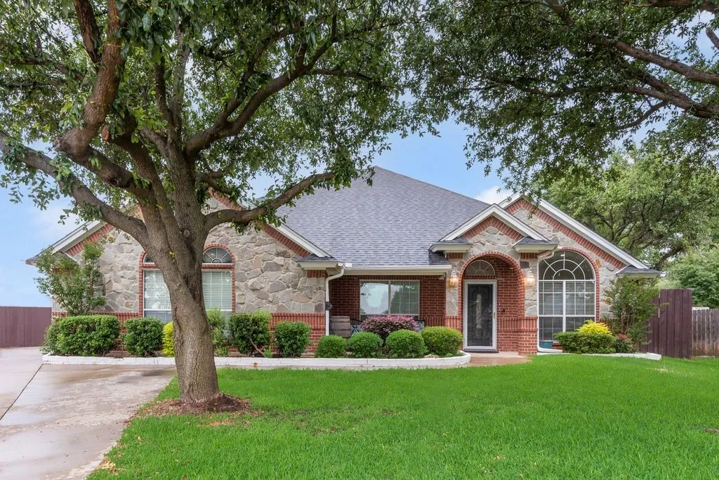 Single Family Residence For Sale in Tarrant County , 7057 Ridge Crest Drive, North Richland Hills, Texas 76182, 3 Bedroom, 3 Bathroom, 2 Garage spaces, 2,675 Sqft, built in 2004, Price $575,000, mls#21257681, Real Estate Agent in North Richland Hills, Homes For Sale in Tarrant county, Homes For Sale in North Richland Hills, Realtor in North Richland Hills Texas, Real Estate Brokerage Independent Realty Texas, Luminita Cordes Realtor