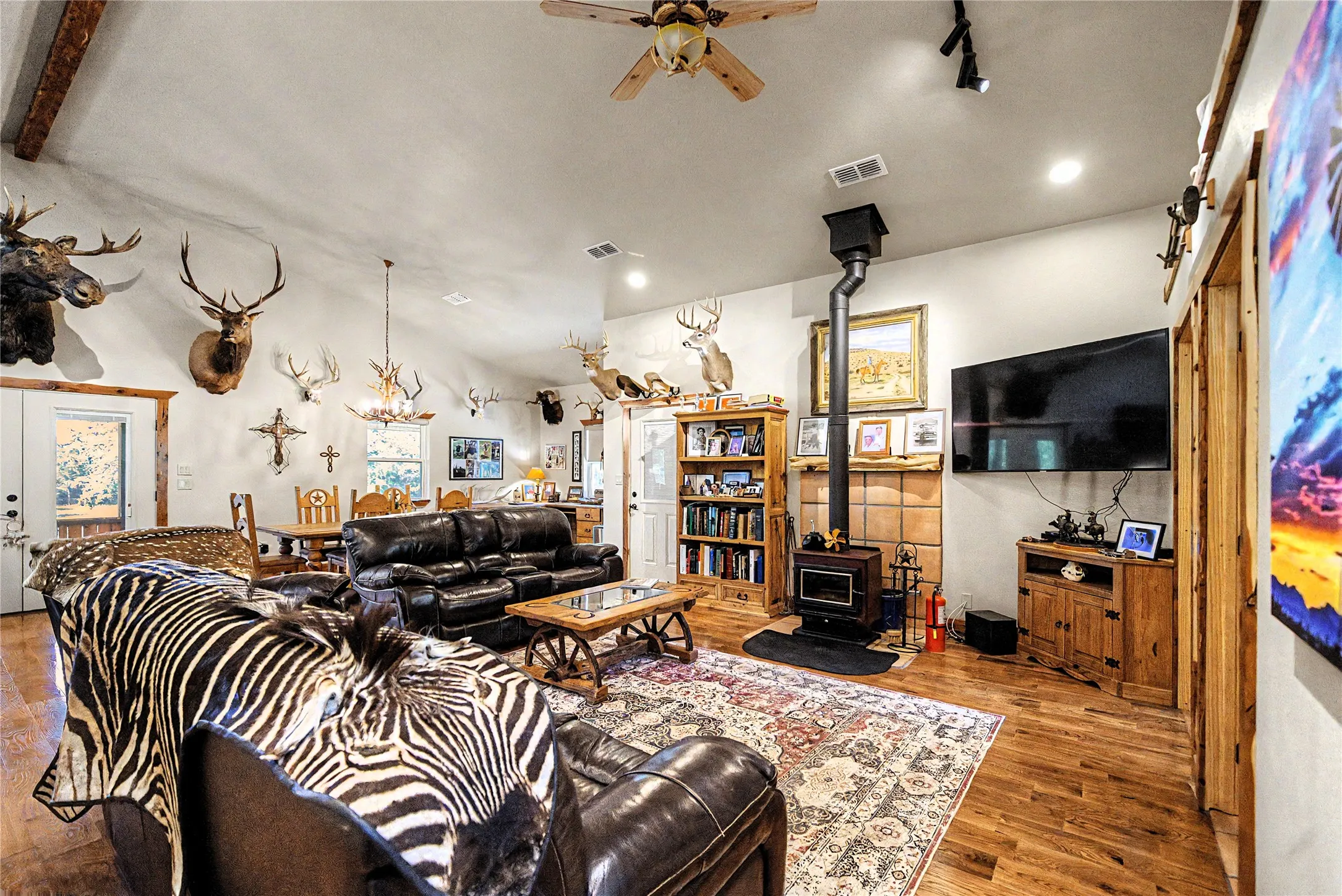 Single Family Residence For Sale in Cooke County , 9439 County Road 103, Whitesboro, Texas 76273, 2 Bedroom, 2 Bathroom, Garage spaces, 1,680 Sqft, built in 2023, Price $820,000, mls#21254692, Real Estate Agent in Whitesboro, Homes For Sale in Cooke county, Homes For Sale in Whitesboro, Realtor in Whitesboro Texas, Real Estate Brokerage Independent Realty Texas, Luminita Cordes Realtor
