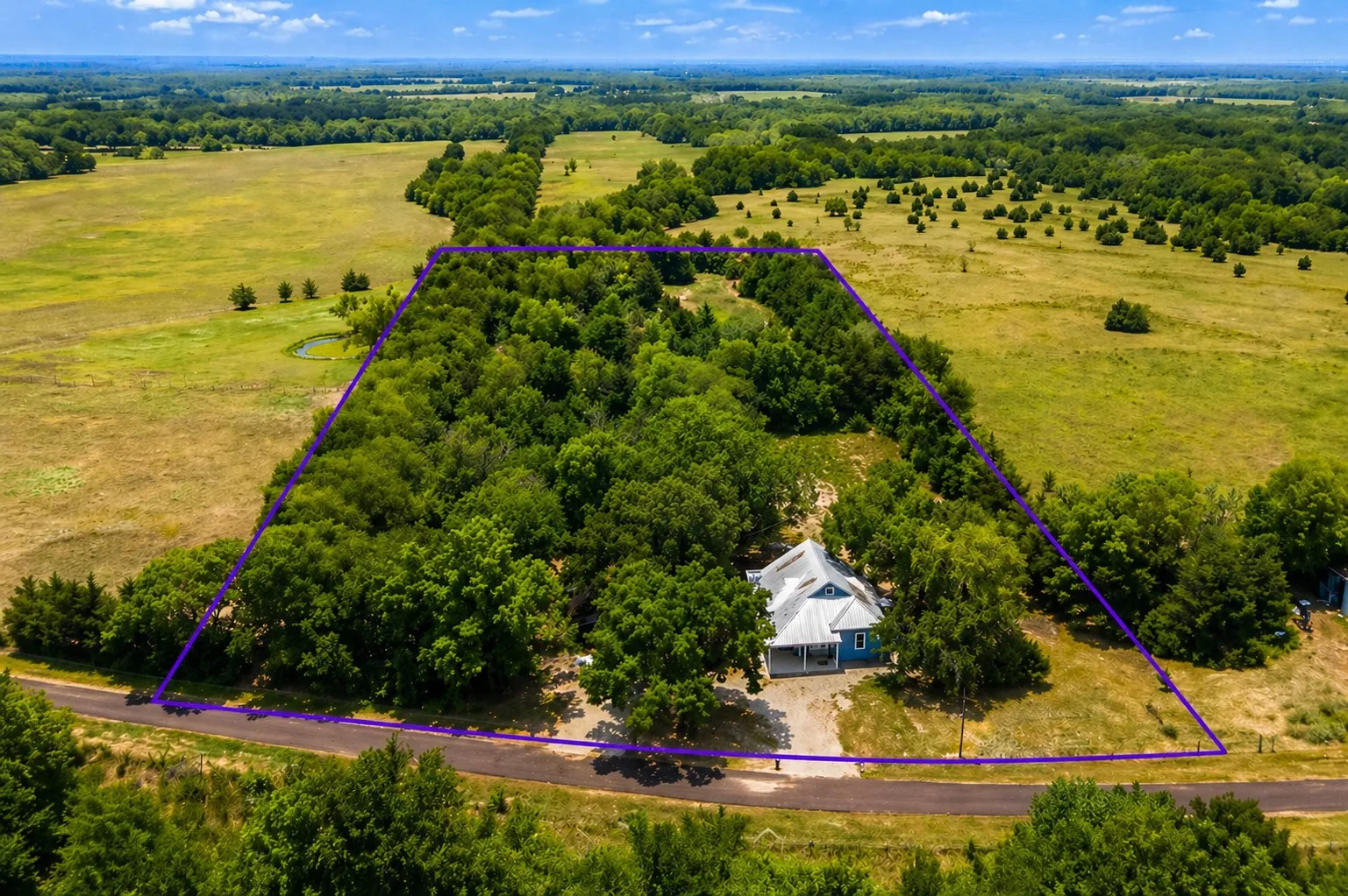 Single Family Residence For Sale in Lamar County , 479 County Road 27450, Honey Grove, Texas 75477, 3 Bedroom, 2 Bathroom, Garage spaces, 2,058 Sqft, built in 1900, mls#21250971, Real Estate Agent in Honey Grove, Homes For Sale in Lamar county, Homes For Sale in Honey Grove, Realtor in Honey Grove Texas, Real Estate Brokerage Independent Realty Texas, Luminita Cordes Realtor