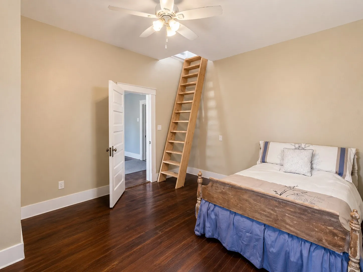 Single Family Residence For Sale in Lamar County , 479 County Road 27450, Honey Grove, Texas 75477, 3 Bedroom, 2 Bathroom, Garage spaces, 2,058 Sqft, built in 1900, mls#21250971, Real Estate Agent in Honey Grove, Homes For Sale in Lamar county, Homes For Sale in Honey Grove, Realtor in Honey Grove Texas, Real Estate Brokerage Independent Realty Texas, Luminita Cordes Realtor