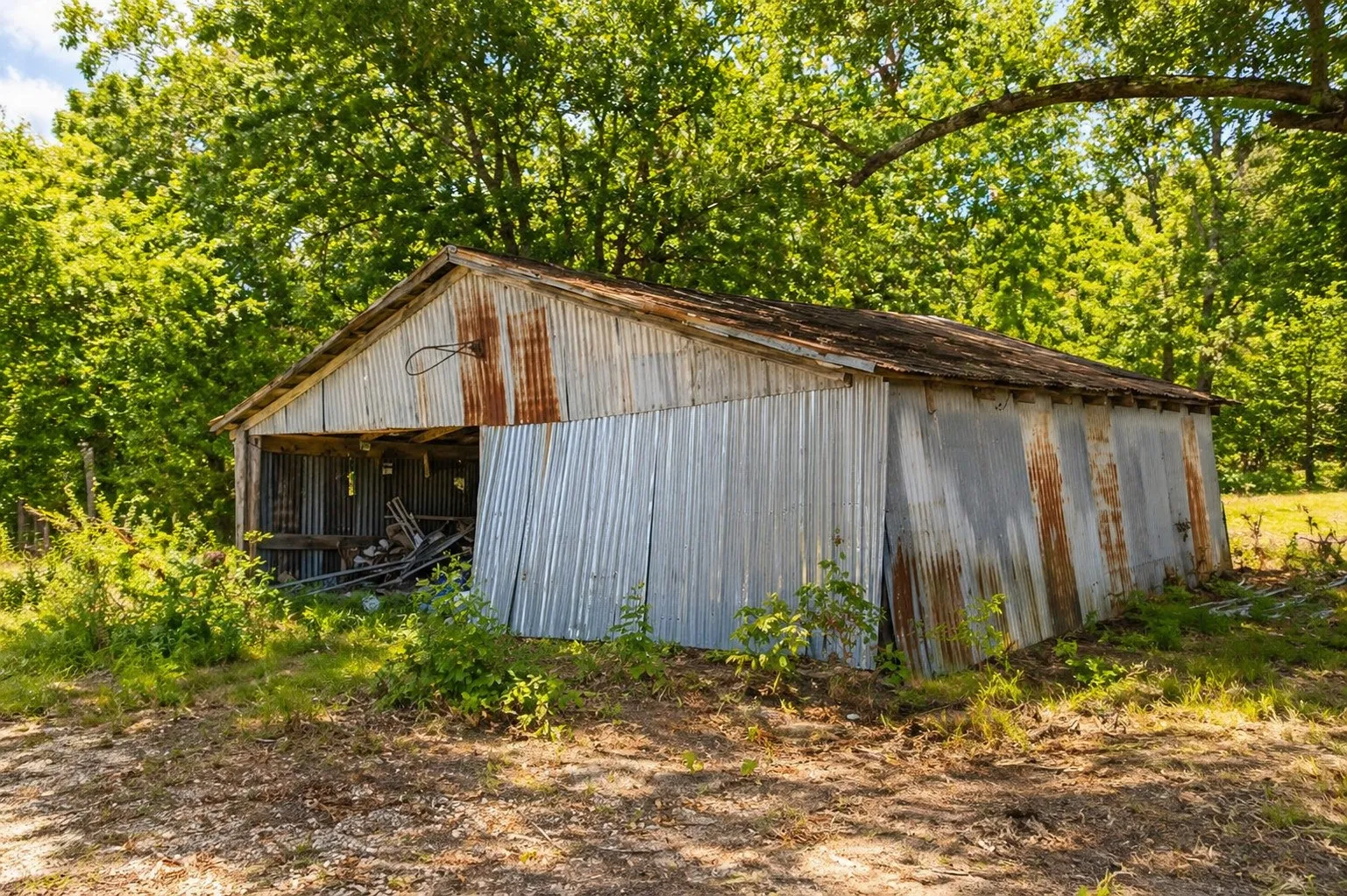 Single Family Residence For Sale in Lamar County , 479 County Road 27450, Honey Grove, Texas 75477, 3 Bedroom, 2 Bathroom, Garage spaces, 2,058 Sqft, built in 1900, mls#21250971, Real Estate Agent in Honey Grove, Homes For Sale in Lamar county, Homes For Sale in Honey Grove, Realtor in Honey Grove Texas, Real Estate Brokerage Independent Realty Texas, Luminita Cordes Realtor