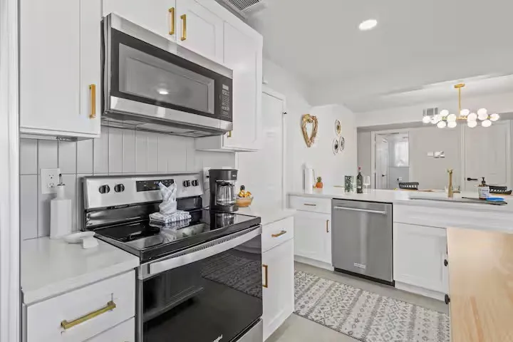 Single Family Residence For Sale in Dallas County , 3925 Bond Street, Rowlett, Texas 75088, 3 Bedrooms, 3 Bathrooms, 2 Garage spaces, 1,748 Sqft, built in 1985, Preowned, Price $349,900, mls#21257214, Real Estate Agent in Rowlett, Homes For Sale in Dallas county, Homes For Sale in Rowlett, Realtor in Rowlett Texas, Real Estate Brokerage Independent Realty Texas, Luminita Cordes Realtor