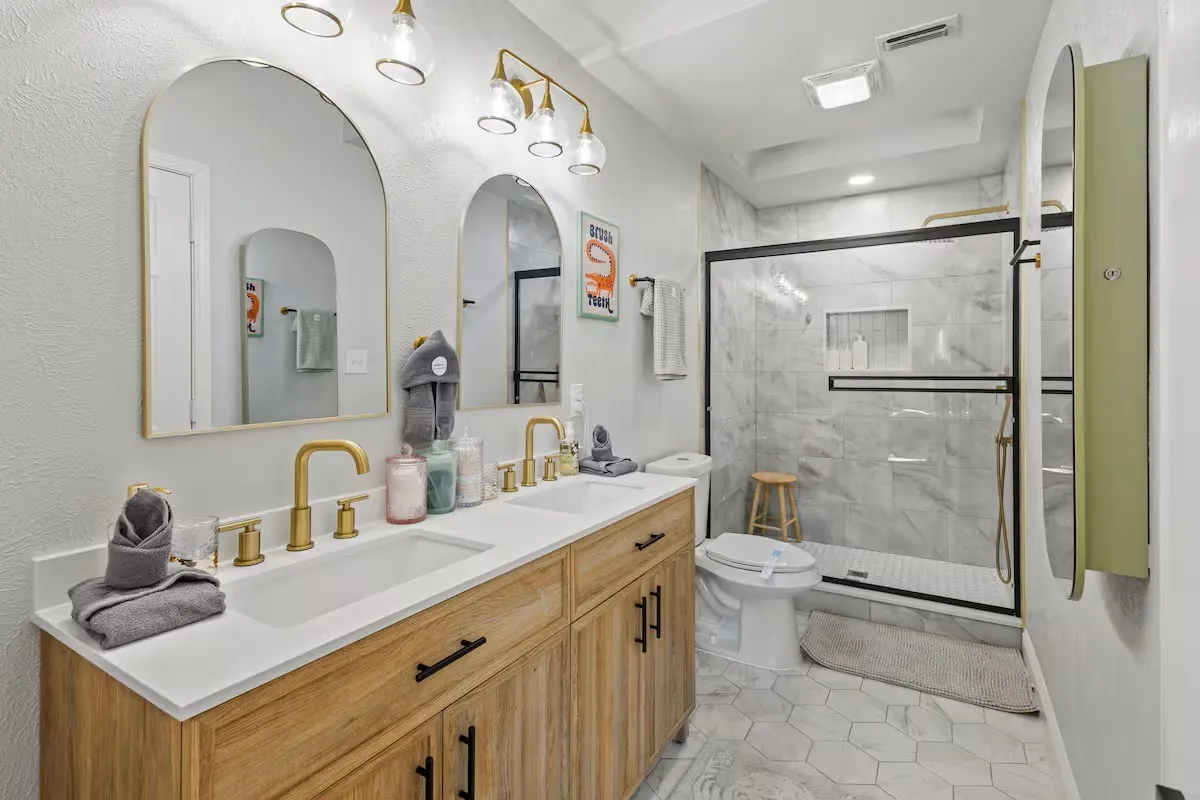 Single Family Residence For Sale in Dallas County , 3925 Bond Street, Rowlett, Texas 75088, 3 Bedrooms, 3 Bathrooms, 2 Garage spaces, 1,748 Sqft, built in 1985, Preowned, Price $349,900, mls#21257214, Real Estate Agent in Rowlett, Homes For Sale in Dallas county, Homes For Sale in Rowlett, Realtor in Rowlett Texas, Real Estate Brokerage Independent Realty Texas, Luminita Cordes Realtor