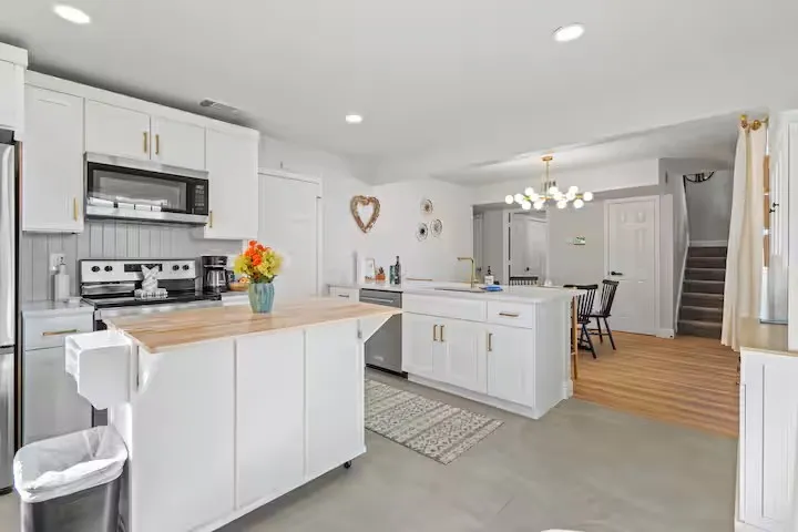 Single Family Residence For Sale in Dallas County , 3925 Bond Street, Rowlett, Texas 75088, 3 Bedrooms, 3 Bathrooms, 2 Garage spaces, 1,748 Sqft, built in 1985, Preowned, Price $349,900, mls#21257214, Real Estate Agent in Rowlett, Homes For Sale in Dallas county, Homes For Sale in Rowlett, Realtor in Rowlett Texas, Real Estate Brokerage Independent Realty Texas, Luminita Cordes Realtor