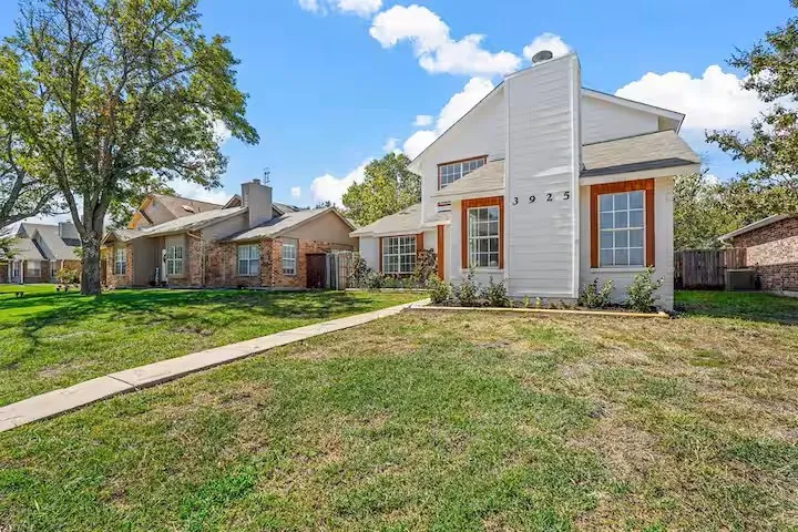 Single Family Residence For Sale in Dallas County , 3925 Bond Street, Rowlett, Texas 75088, 3 Bedrooms, 3 Bathrooms, 2 Garage spaces, 1,748 Sqft, built in 1985, Preowned, Price $349,900, mls#21257214, Real Estate Agent in Rowlett, Homes For Sale in Dallas county, Homes For Sale in Rowlett, Realtor in Rowlett Texas, Real Estate Brokerage Independent Realty Texas, Luminita Cordes Realtor