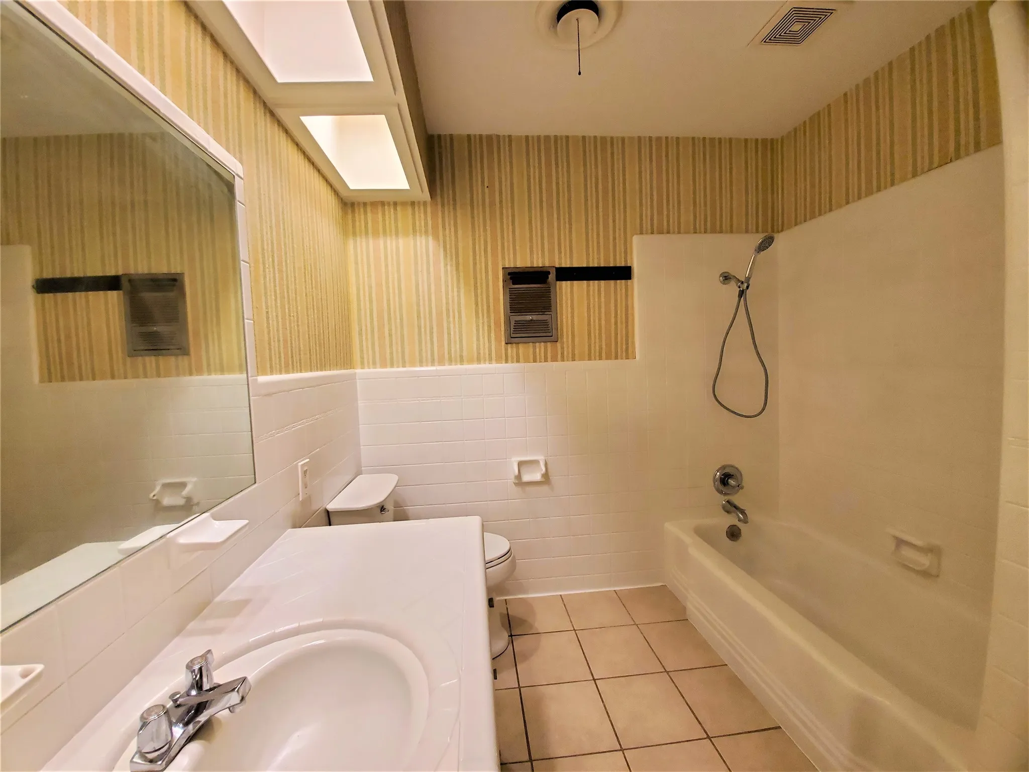 Single Family Residence For Rent in Denton County , 1200 Bryn Mawr Place, Denton, Texas 76201, 4 Bedroom, 2 Bathroom, 2 Garage spaces, 1,603 Sqft, built in 1965, Preowned, mls#21257718, Real Estate Agent in Denton, Homes For Rent in Denton county, Homes For Rent in Denton, Realtor in Denton Texas, Real Estate Brokerage Independent Realty Texas, Luminita Cordes Realtor