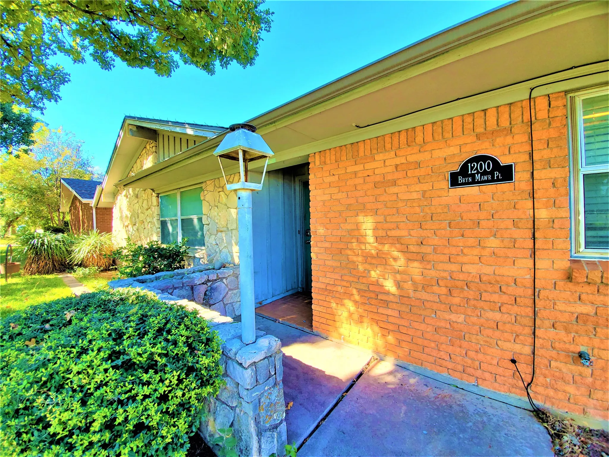 sidewalk to entry