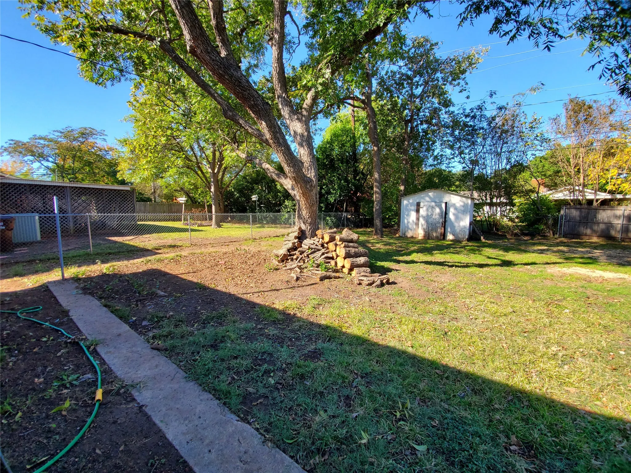 Single Family Residence For Rent in Denton County , 1200 Bryn Mawr Place, Denton, Texas 76201, 4 Bedroom, 2 Bathroom, 2 Garage spaces, 1,603 Sqft, built in 1965, Preowned, mls#21257718, Real Estate Agent in Denton, Homes For Rent in Denton county, Homes For Rent in Denton, Realtor in Denton Texas, Real Estate Brokerage Independent Realty Texas, Luminita Cordes Realtor