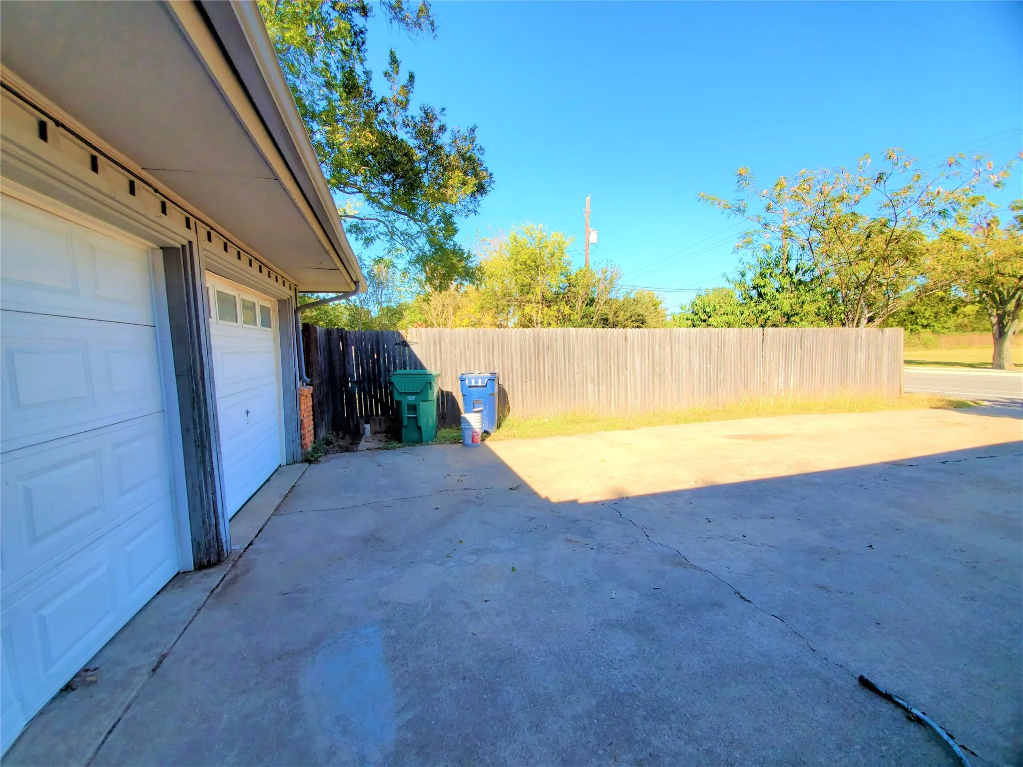 Single Family Residence For Rent in Denton County , 1200 Bryn Mawr Place, Denton, Texas 76201, 4 Bedroom, 2 Bathroom, 2 Garage spaces, 1,603 Sqft, built in 1965, Preowned, mls#21257718, Real Estate Agent in Denton, Homes For Rent in Denton county, Homes For Rent in Denton, Realtor in Denton Texas, Real Estate Brokerage Independent Realty Texas, Luminita Cordes Realtor