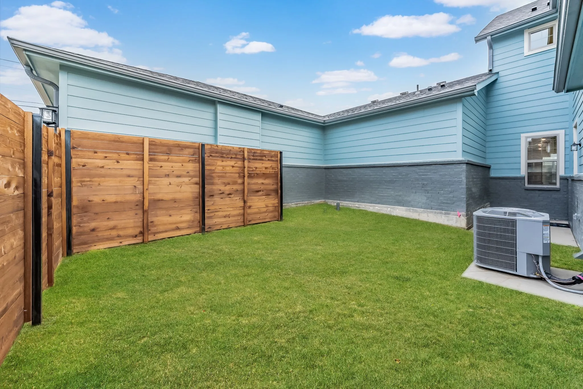 Townhouse For Sale in Tarrant County , 9713 Thorncrown Lane, Fort Worth, Texas 76179, 3 Bedrooms, 3 Bathrooms, 2 Garage spaces, 1,933 Sqft, built in 2022, Preowned, Price $319,000, mls#21257092, Real Estate Agent in Fort Worth, Homes For Sale in Tarrant county, Homes For Sale in Fort Worth, Realtor in Fort Worth Texas, Real Estate Brokerage Independent Realty Texas, Luminita Cordes Realtor