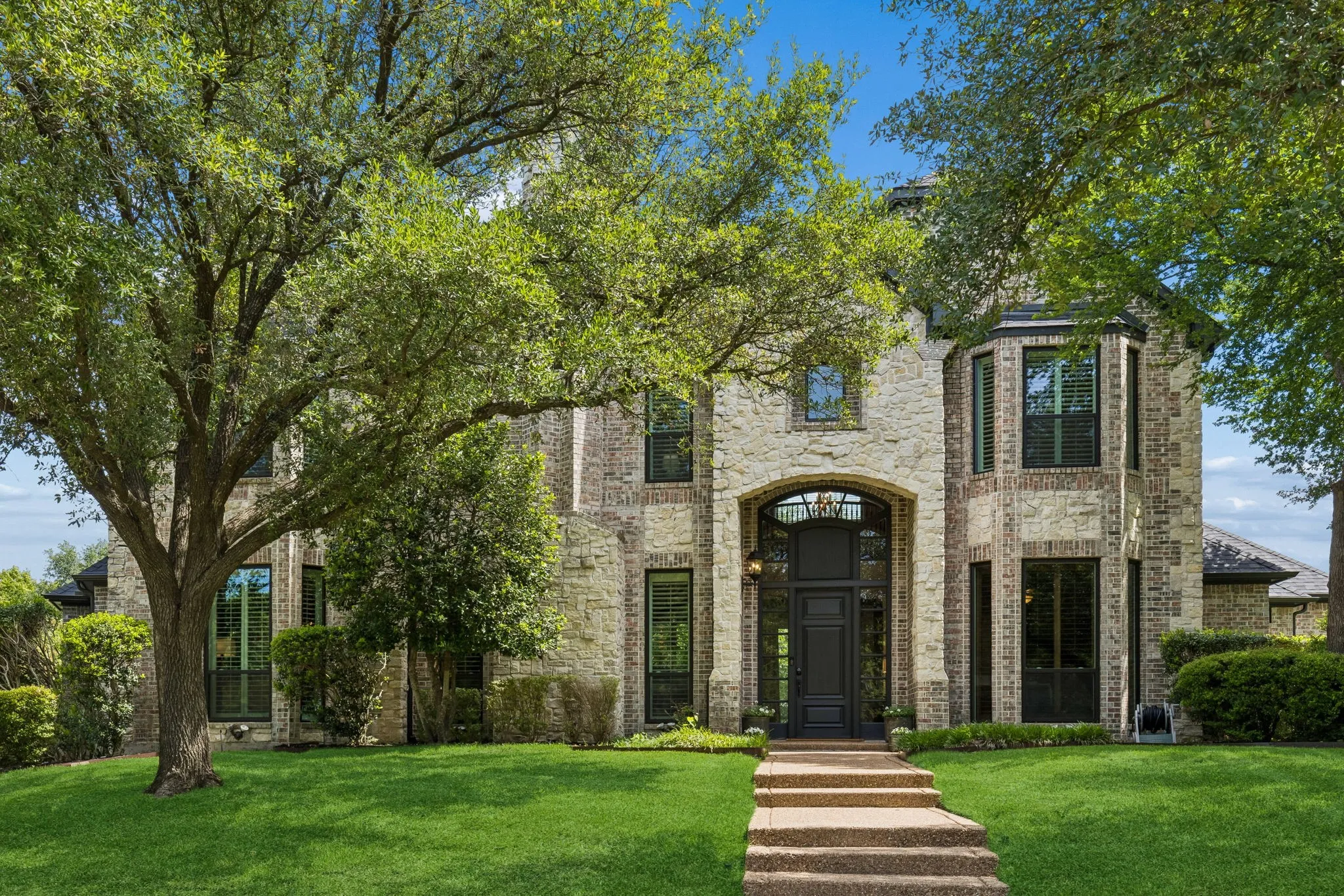 Stunning custom home, located on a private cul-de-sac with circle drive, in the highly sought-after Oakwood Estates in Lovejoy ISD.