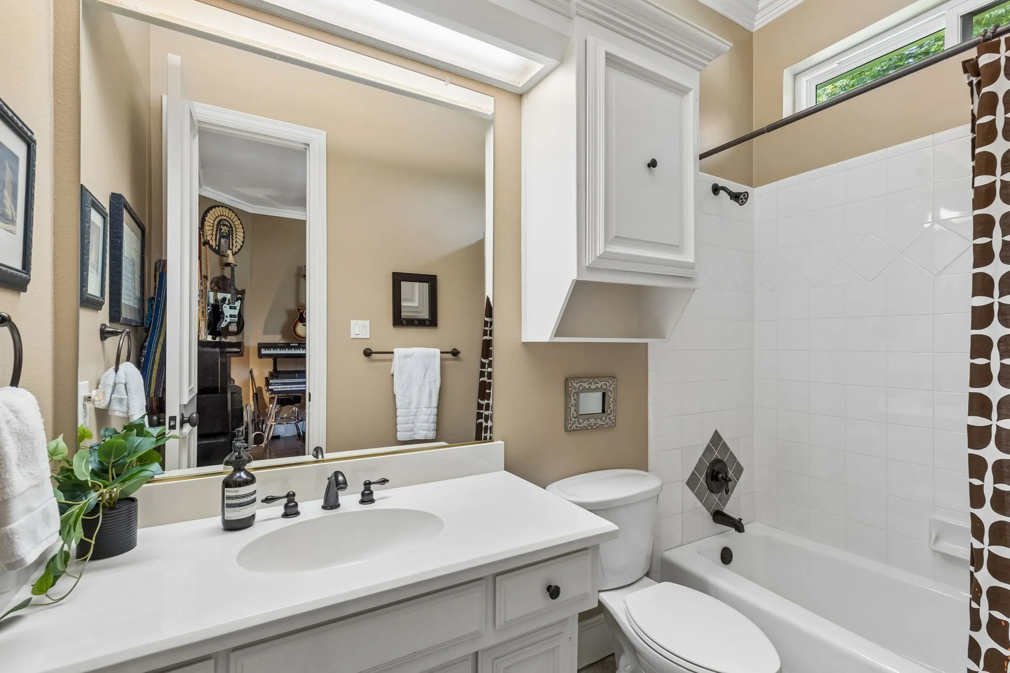 First floor bedroom ensuite bath.