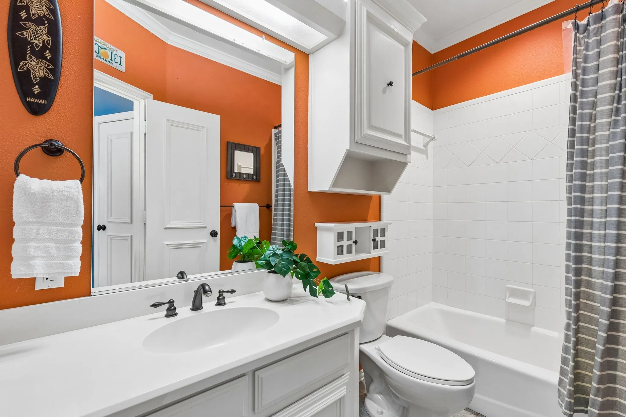 Second floor bedroom ensuite bath.