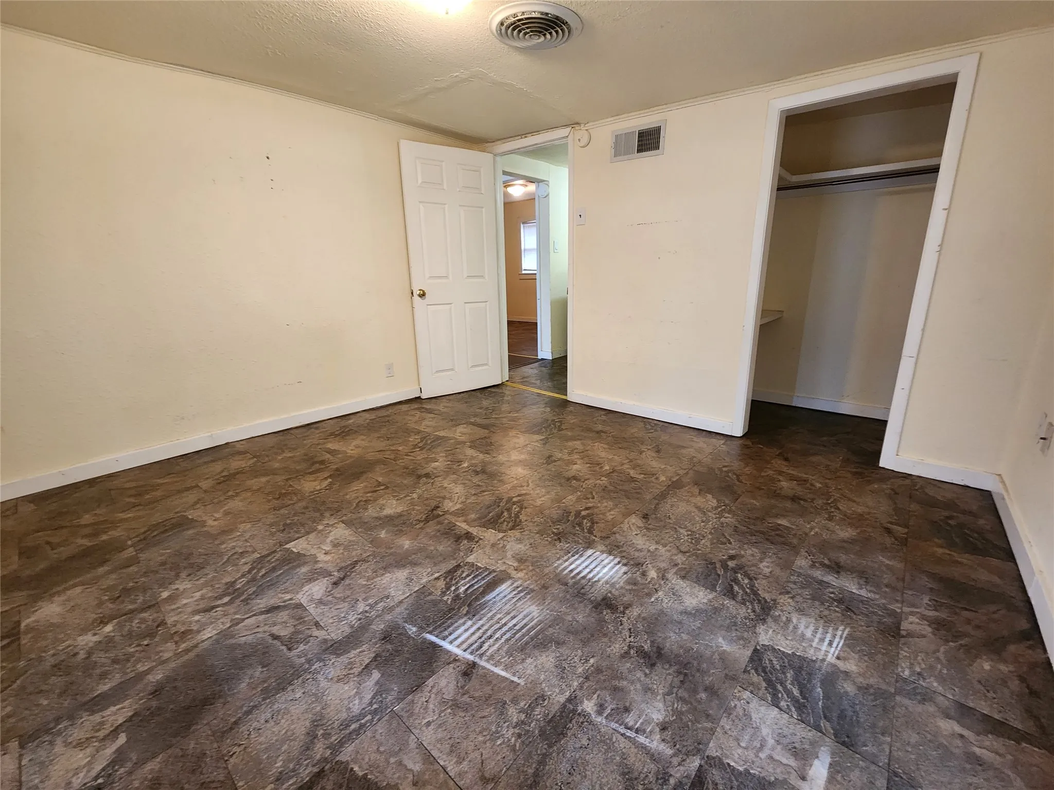 Single Family Residence For Rent in Denton County , 620 Uland Street, Denton, Texas 76209, 2 Bedroom, 1 Bathroom, Garage spaces, 684 Sqft, built in 1955, Preowned, mls#21257755, Real Estate Agent in Denton, Homes For Rent in Denton county, Homes For Rent in Denton, Realtor in Denton Texas, Real Estate Brokerage Independent Realty Texas, Luminita Cordes Realtor