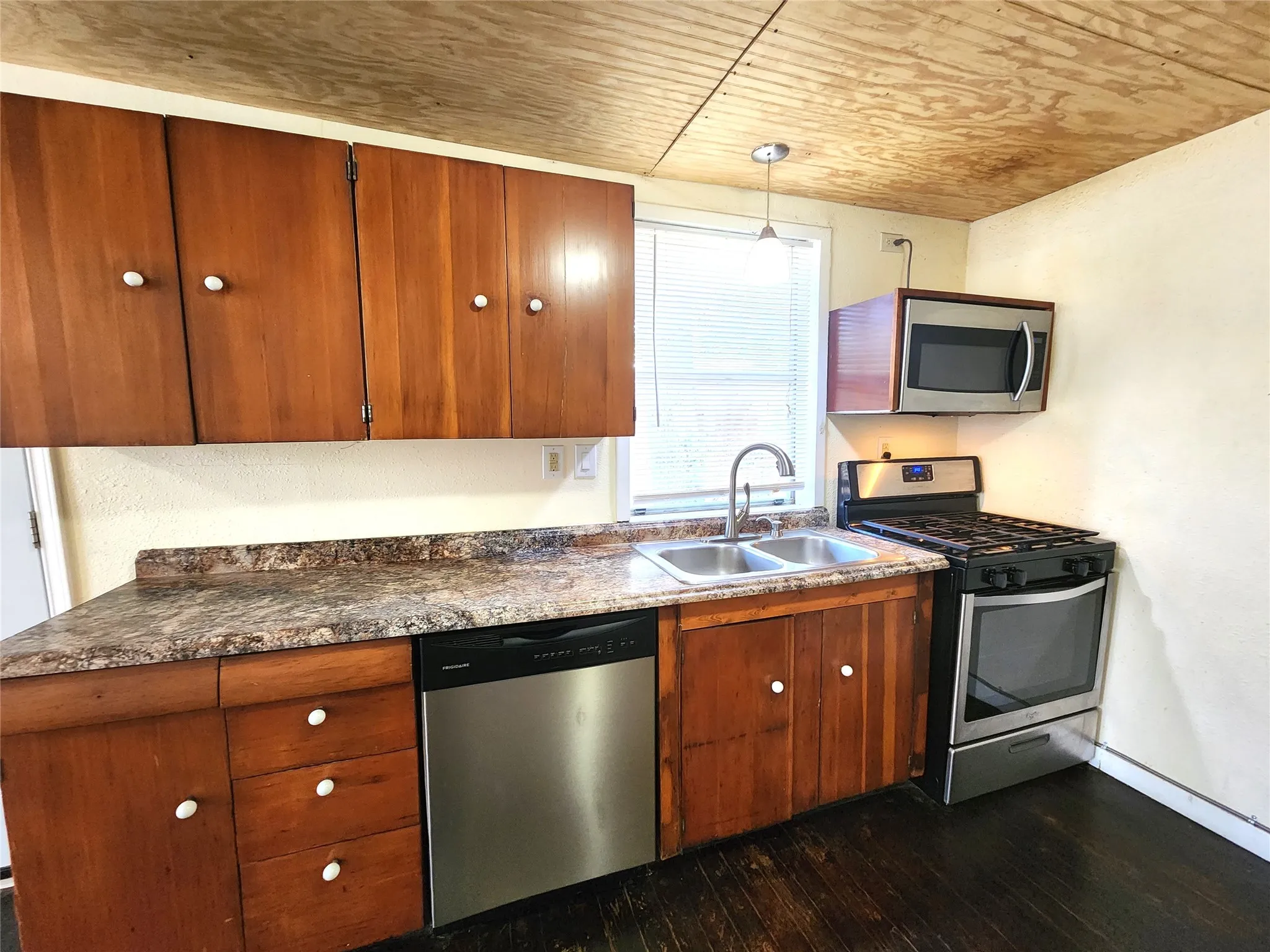 Single Family Residence For Rent in Denton County , 620 Uland Street, Denton, Texas 76209, 2 Bedroom, 1 Bathroom, Garage spaces, 684 Sqft, built in 1955, Preowned, mls#21257755, Real Estate Agent in Denton, Homes For Rent in Denton county, Homes For Rent in Denton, Realtor in Denton Texas, Real Estate Brokerage Independent Realty Texas, Luminita Cordes Realtor