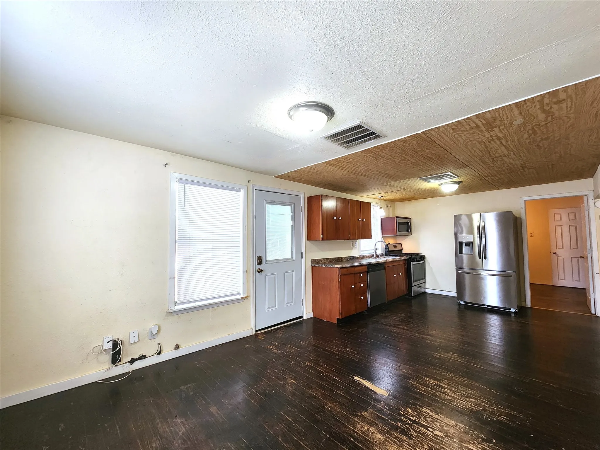 Single Family Residence For Rent in Denton County , 620 Uland Street, Denton, Texas 76209, 2 Bedroom, 1 Bathroom, Garage spaces, 684 Sqft, built in 1955, Preowned, mls#21257755, Real Estate Agent in Denton, Homes For Rent in Denton county, Homes For Rent in Denton, Realtor in Denton Texas, Real Estate Brokerage Independent Realty Texas, Luminita Cordes Realtor