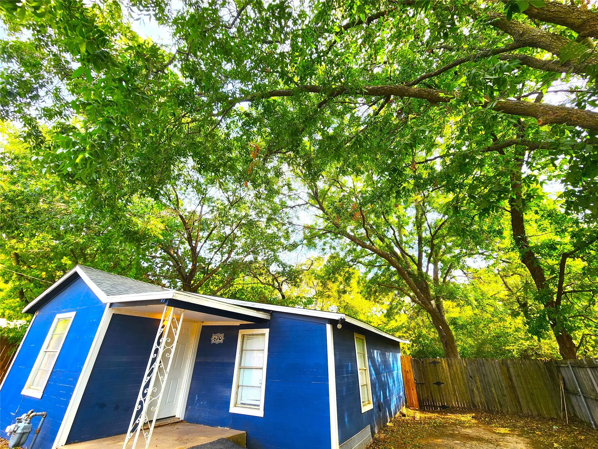 Single Family Residence For Rent in Denton County , 620 Uland Street, Denton, Texas 76209, 2 Bedroom, 1 Bathroom, Garage spaces, 684 Sqft, built in 1955, Preowned, mls#21257755, Real Estate Agent in Denton, Homes For Rent in Denton county, Homes For Rent in Denton, Realtor in Denton Texas, Real Estate Brokerage Independent Realty Texas, Luminita Cordes Realtor