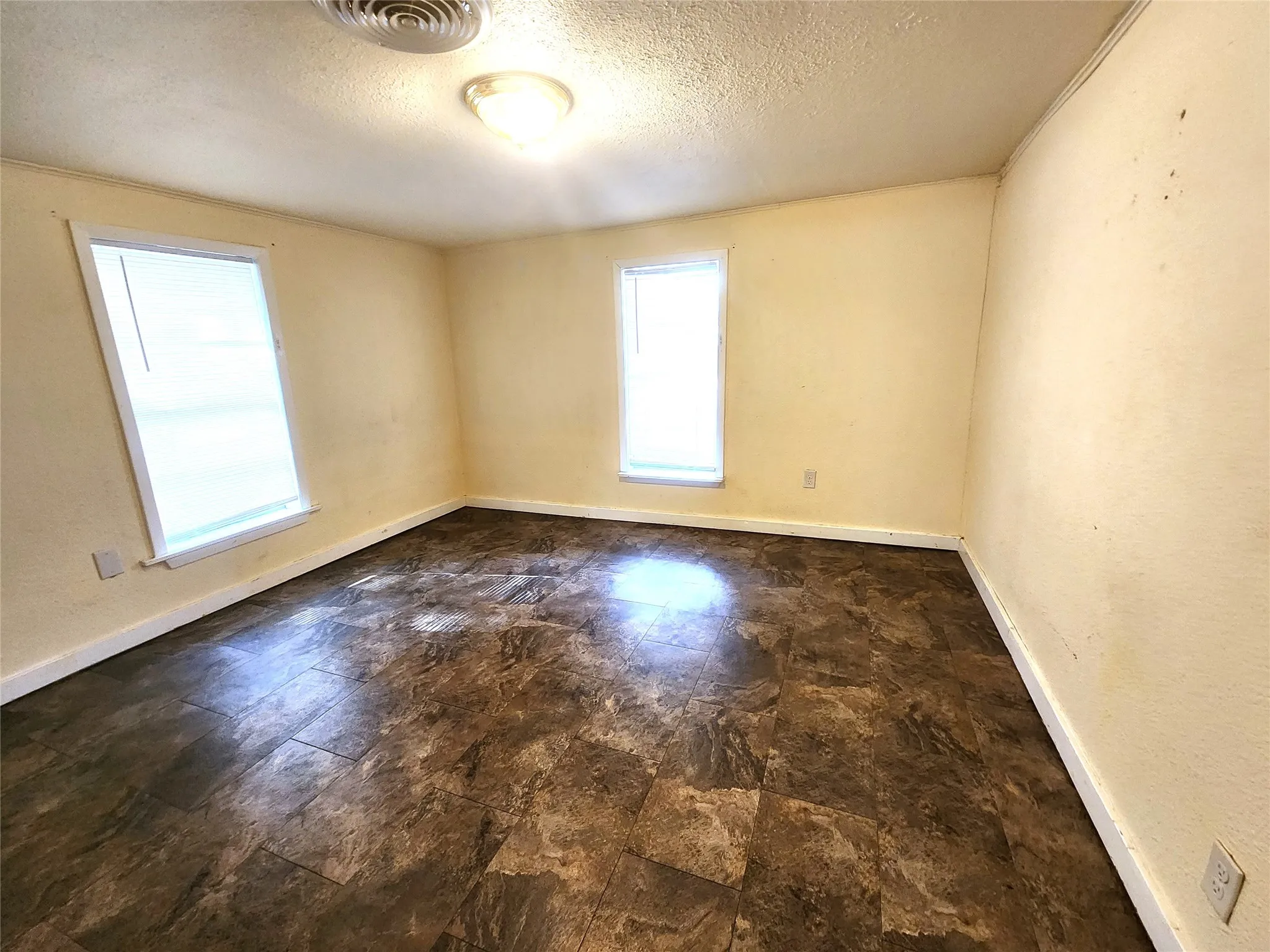 Single Family Residence For Rent in Denton County , 620 Uland Street, Denton, Texas 76209, 2 Bedroom, 1 Bathroom, Garage spaces, 684 Sqft, built in 1955, Preowned, mls#21257755, Real Estate Agent in Denton, Homes For Rent in Denton county, Homes For Rent in Denton, Realtor in Denton Texas, Real Estate Brokerage Independent Realty Texas, Luminita Cordes Realtor
