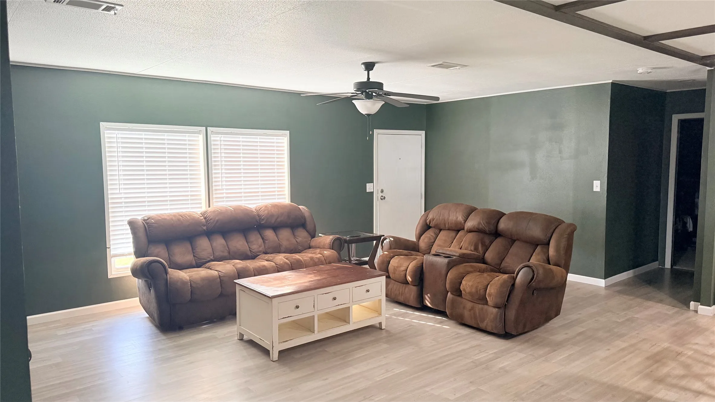 Mobile Home For Sale in Henderson County , 198 Railroad Drive, Mabank, Texas 75156, 3 Bedroom, 2 Bathroom, 3 Garage spaces, 1,494 Sqft, built in 2020, mls#21257772, Real Estate Agent in Mabank, Homes For Sale in Henderson county, Homes For Sale in Mabank, Realtor in Mabank Texas, Real Estate Brokerage Independent Realty Texas, Luminita Cordes Realtor