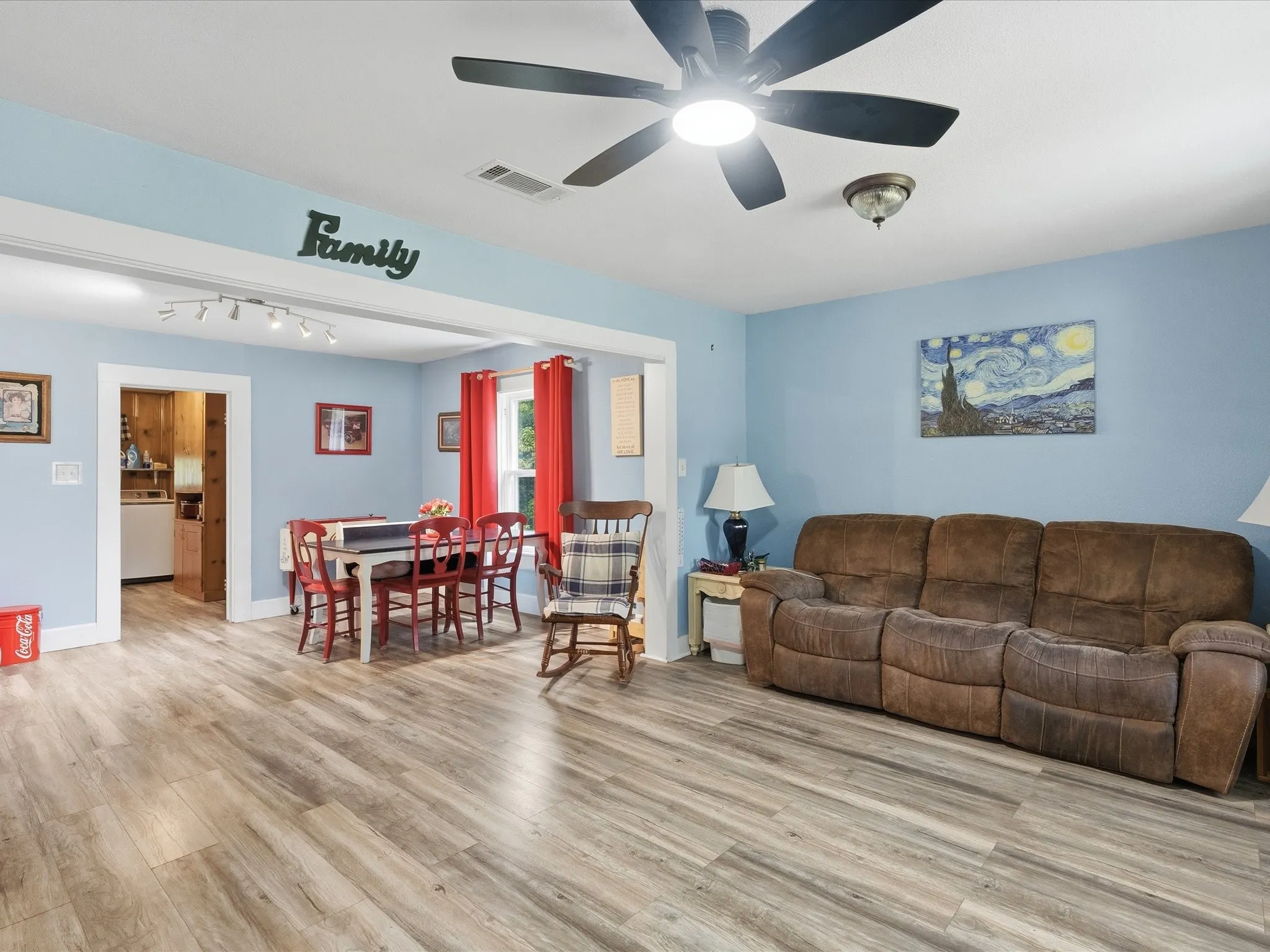 Single Family Residence For Sale in Collin County , 312 S Business Highway 78, Blue Ridge, Texas 75424, 3 Bedroom, 2 Bathroom, Garage spaces, 2,148 Sqft, built in 1955, mls#21253108, Real Estate Agent in Blue Ridge, Homes For Sale in Collin county, Homes For Sale in Blue Ridge, Realtor in Blue Ridge Texas, Real Estate Brokerage Independent Realty Texas, Luminita Cordes Realtor