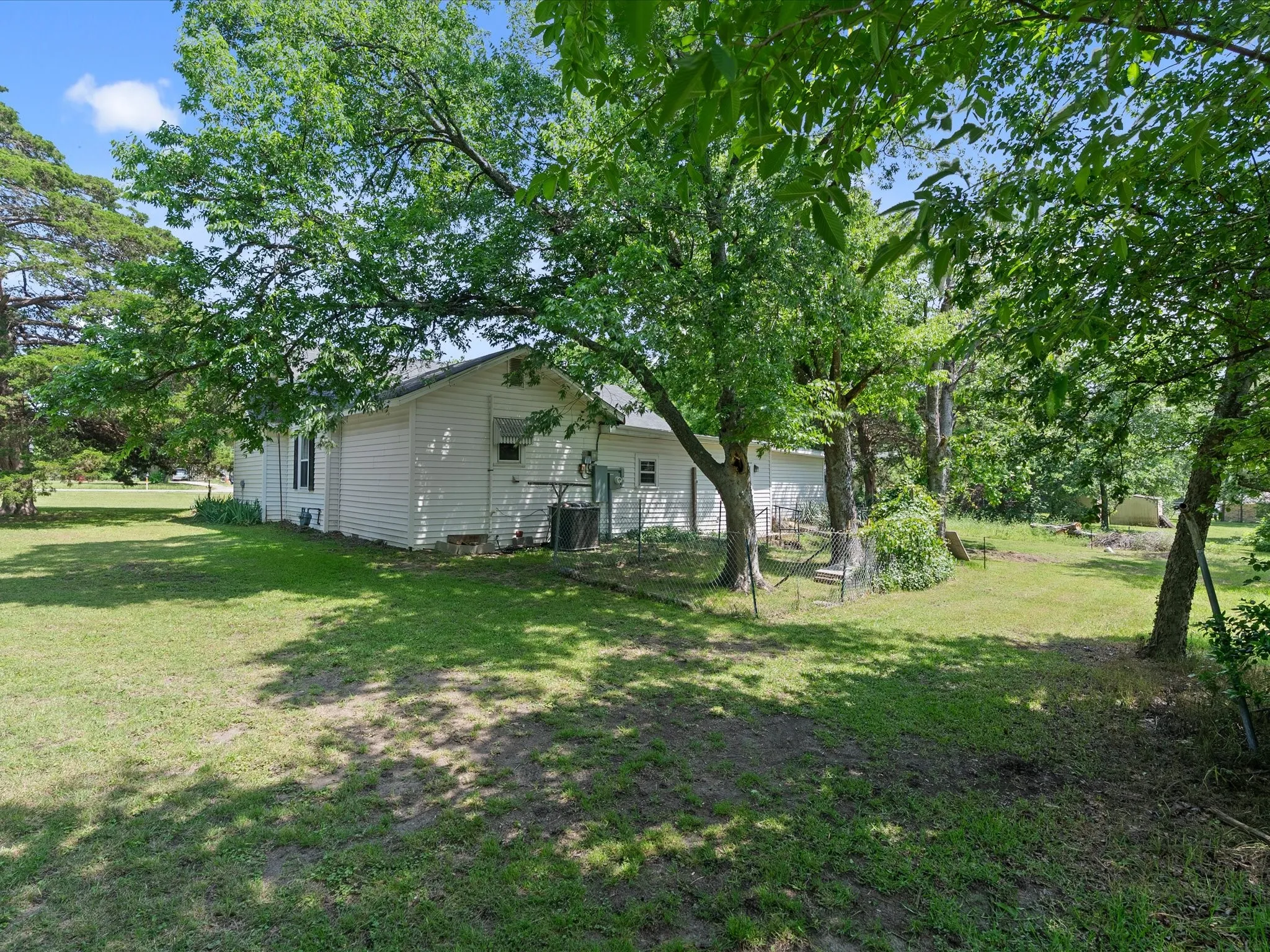 Single Family Residence For Sale in Collin County , 312 S Business Highway 78, Blue Ridge, Texas 75424, 3 Bedroom, 2 Bathroom, Garage spaces, 2,148 Sqft, built in 1955, mls#21253108, Real Estate Agent in Blue Ridge, Homes For Sale in Collin county, Homes For Sale in Blue Ridge, Realtor in Blue Ridge Texas, Real Estate Brokerage Independent Realty Texas, Luminita Cordes Realtor