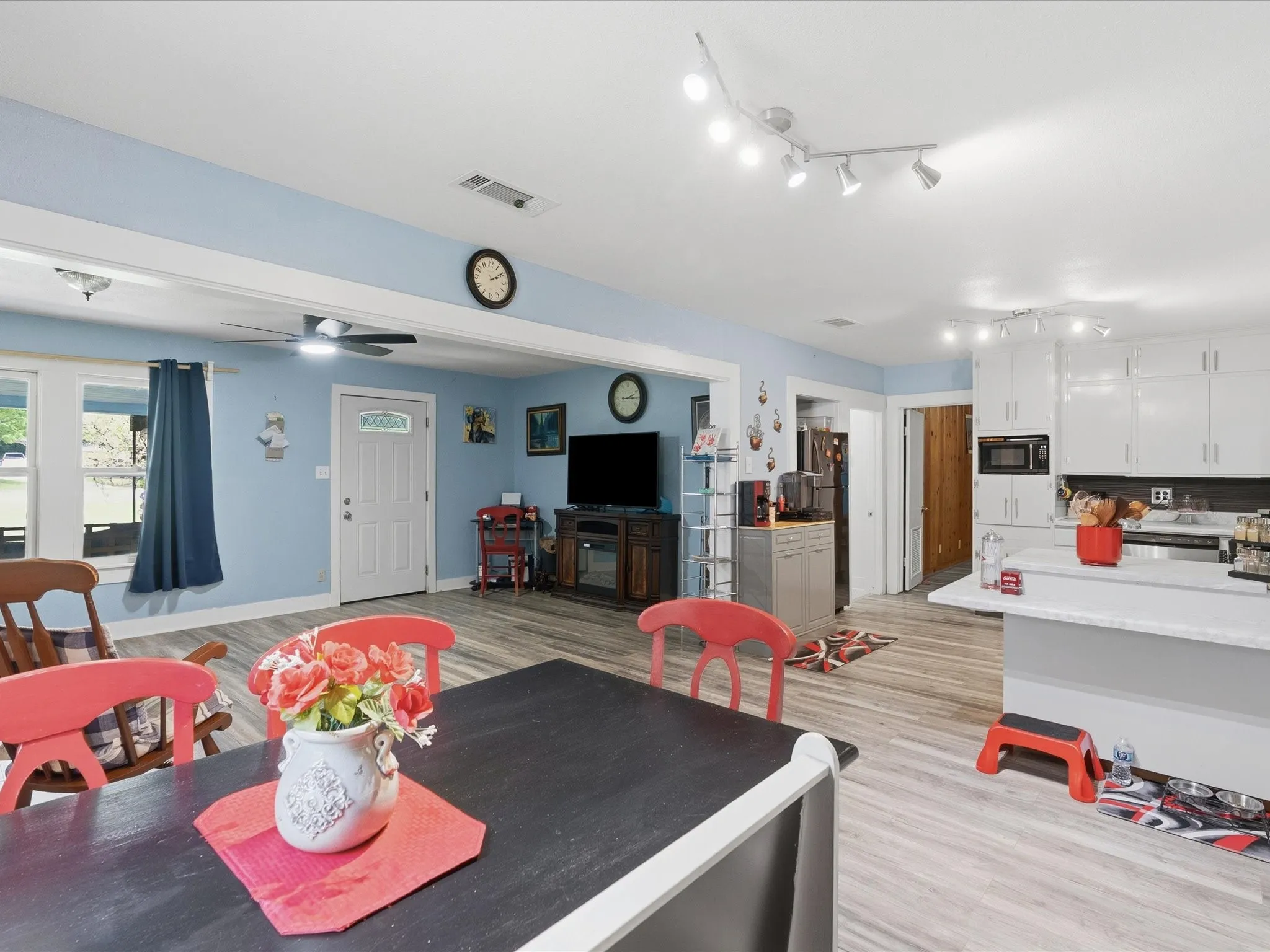 Single Family Residence For Sale in Collin County , 312 S Business Highway 78, Blue Ridge, Texas 75424, 3 Bedroom, 2 Bathroom, Garage spaces, 2,148 Sqft, built in 1955, mls#21253108, Real Estate Agent in Blue Ridge, Homes For Sale in Collin county, Homes For Sale in Blue Ridge, Realtor in Blue Ridge Texas, Real Estate Brokerage Independent Realty Texas, Luminita Cordes Realtor