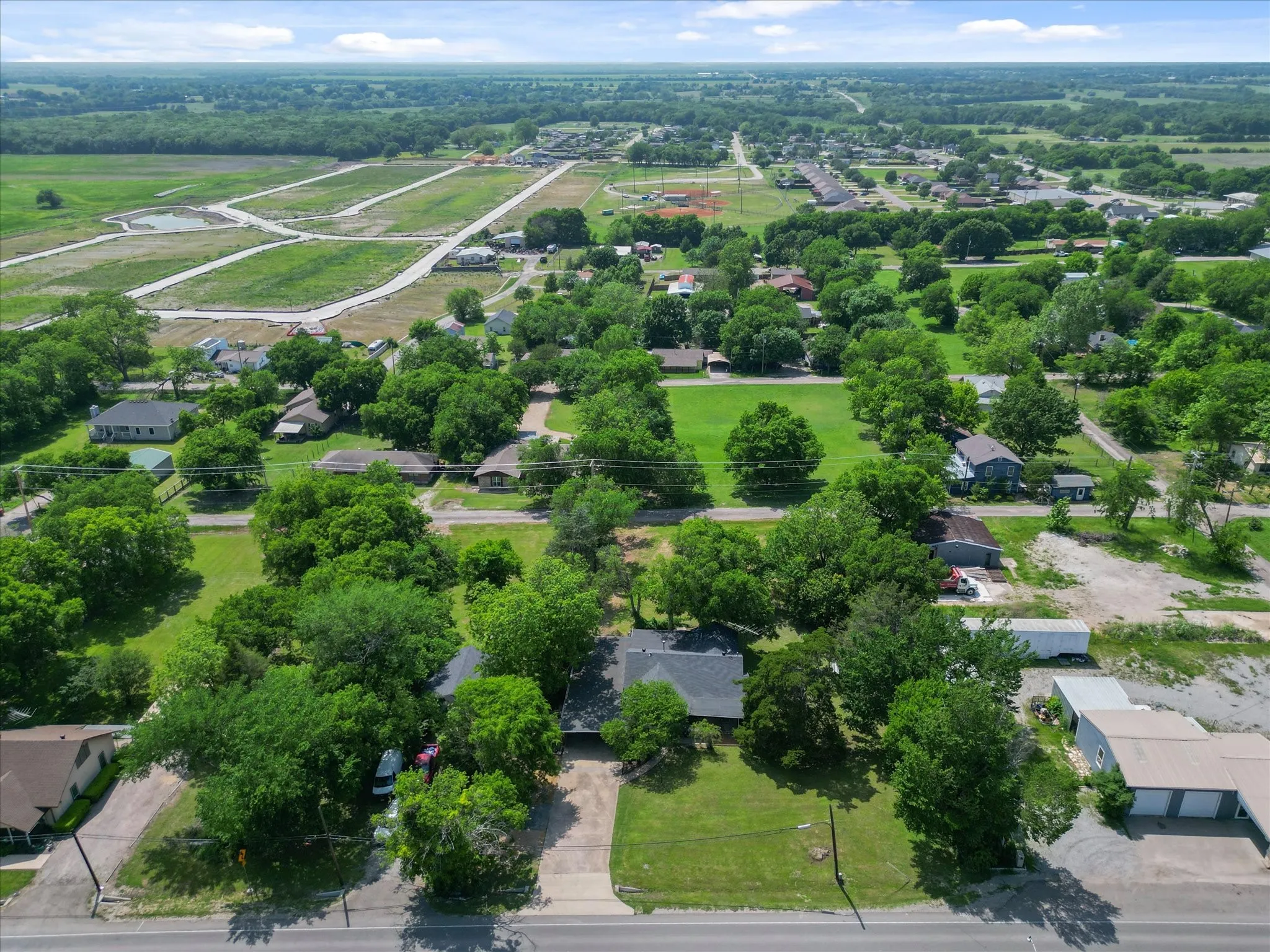 Single Family Residence For Sale in Collin County , 312 S Business Highway 78, Blue Ridge, Texas 75424, 3 Bedroom, 2 Bathroom, Garage spaces, 2,148 Sqft, built in 1955, mls#21253108, Real Estate Agent in Blue Ridge, Homes For Sale in Collin county, Homes For Sale in Blue Ridge, Realtor in Blue Ridge Texas, Real Estate Brokerage Independent Realty Texas, Luminita Cordes Realtor