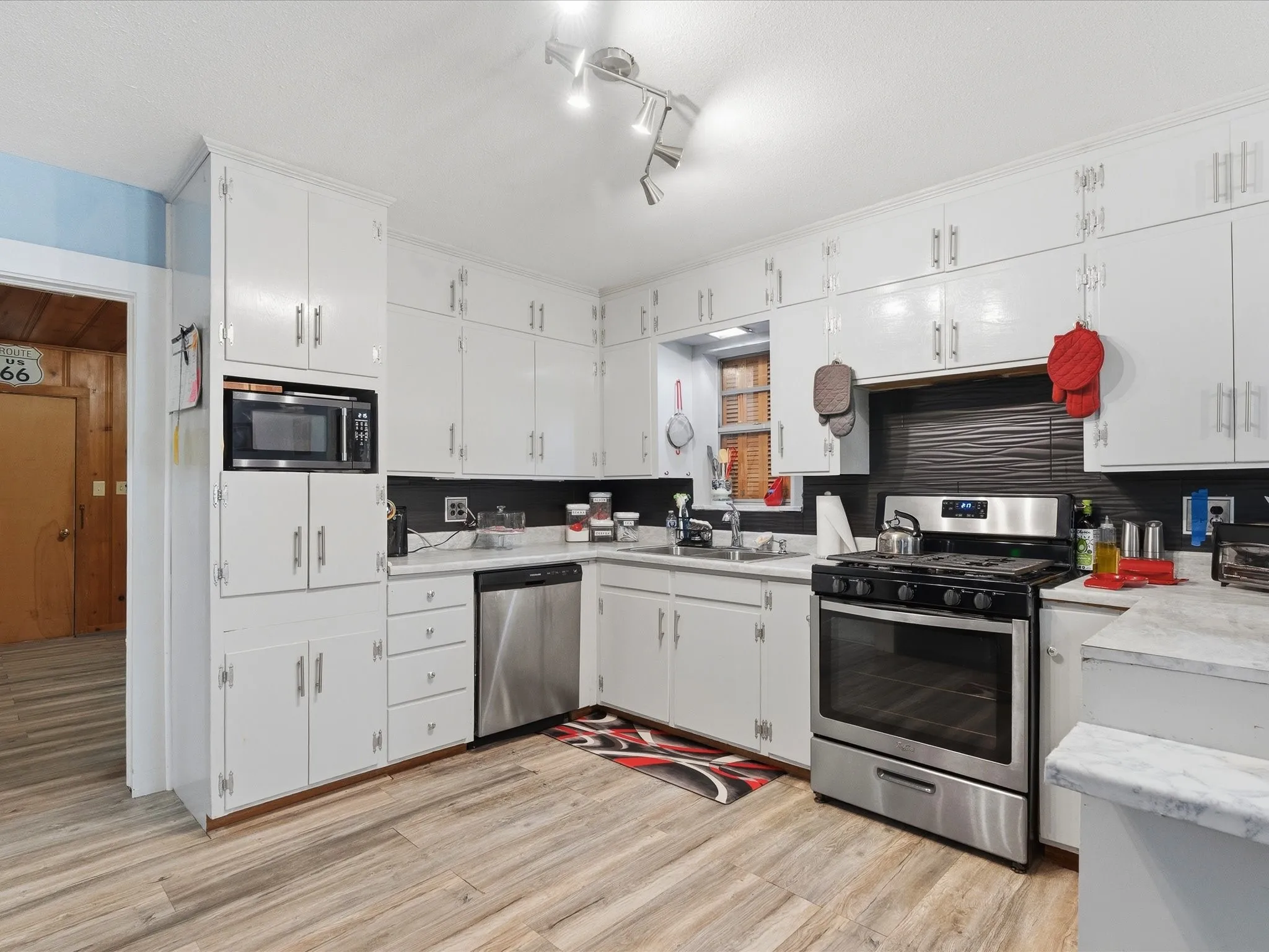 Single Family Residence For Sale in Collin County , 312 S Business Highway 78, Blue Ridge, Texas 75424, 3 Bedroom, 2 Bathroom, Garage spaces, 2,148 Sqft, built in 1955, mls#21253108, Real Estate Agent in Blue Ridge, Homes For Sale in Collin county, Homes For Sale in Blue Ridge, Realtor in Blue Ridge Texas, Real Estate Brokerage Independent Realty Texas, Luminita Cordes Realtor