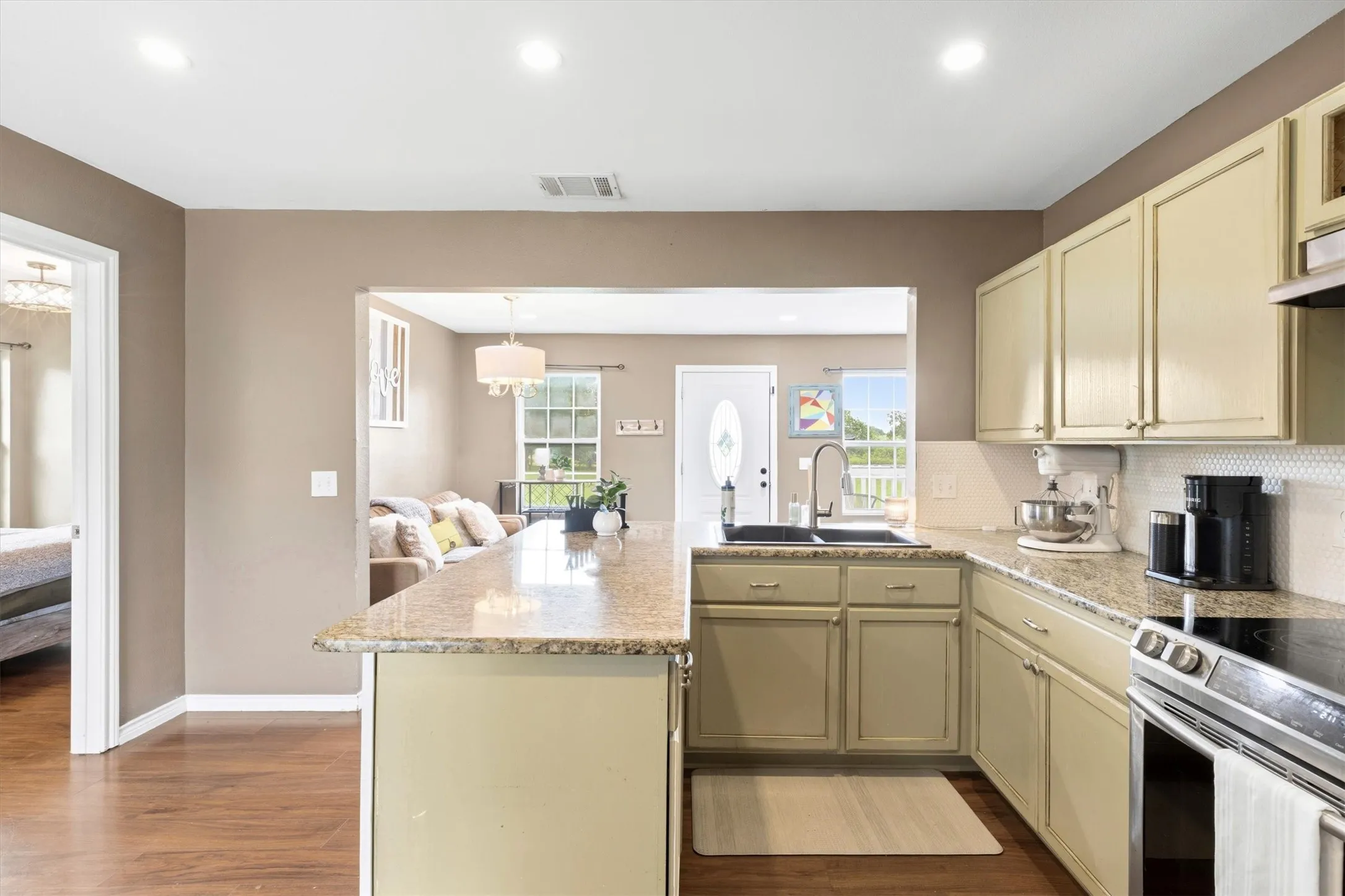 Single Family Residence For Sale in Collin County , 5732 Emilia Way, Leonard, Texas 75452, 3 Bedroom, 2 Bathroom, Garage spaces, 1,290 Sqft, built in 2018, mls#21257766, Real Estate Agent in Leonard, Homes For Sale in Collin county, Homes For Sale in Leonard, Realtor in Leonard Texas, Real Estate Brokerage Independent Realty Texas, Luminita Cordes Realtor