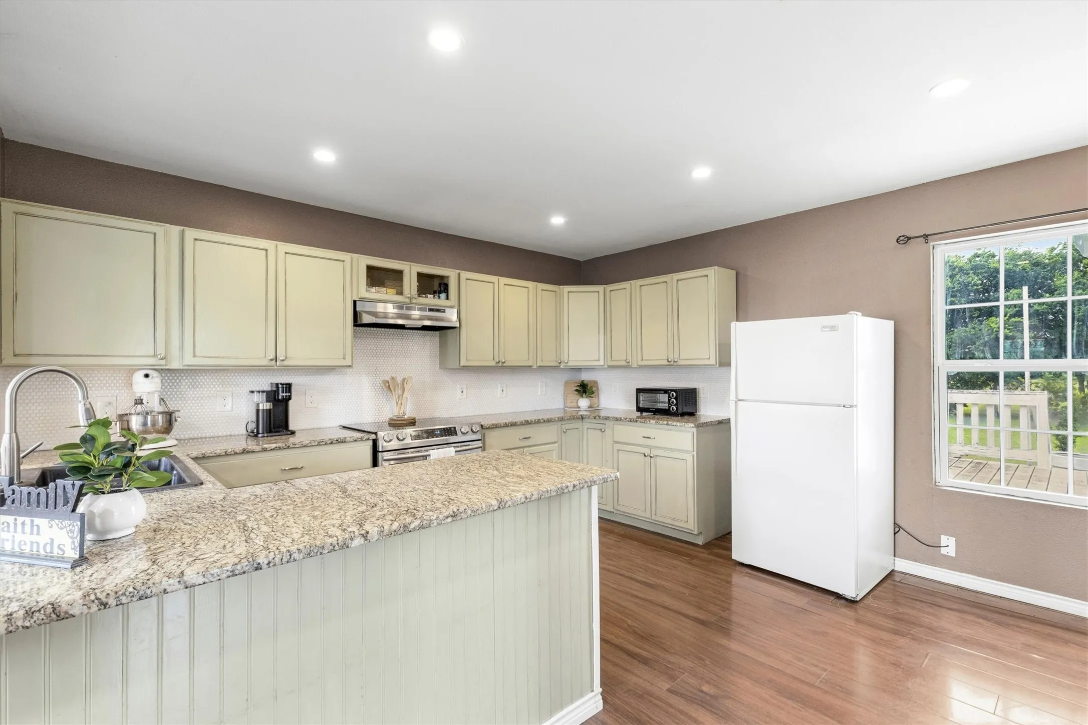 Single Family Residence For Sale in Collin County , 5732 Emilia Way, Leonard, Texas 75452, 3 Bedroom, 2 Bathroom, Garage spaces, 1,290 Sqft, built in 2018, mls#21257766, Real Estate Agent in Leonard, Homes For Sale in Collin county, Homes For Sale in Leonard, Realtor in Leonard Texas, Real Estate Brokerage Independent Realty Texas, Luminita Cordes Realtor