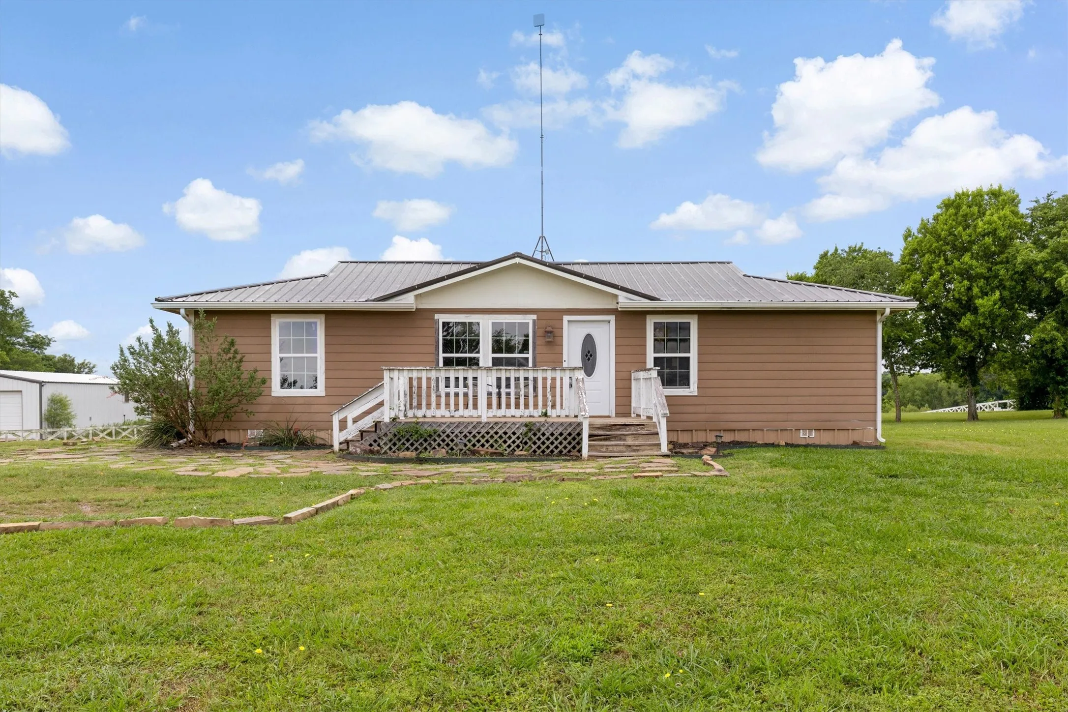 Single Family Residence For Sale in Collin County , 5732 Emilia Way, Leonard, Texas 75452, 3 Bedroom, 2 Bathroom, Garage spaces, 1,290 Sqft, built in 2018, mls#21257766, Real Estate Agent in Leonard, Homes For Sale in Collin county, Homes For Sale in Leonard, Realtor in Leonard Texas, Real Estate Brokerage Independent Realty Texas, Luminita Cordes Realtor