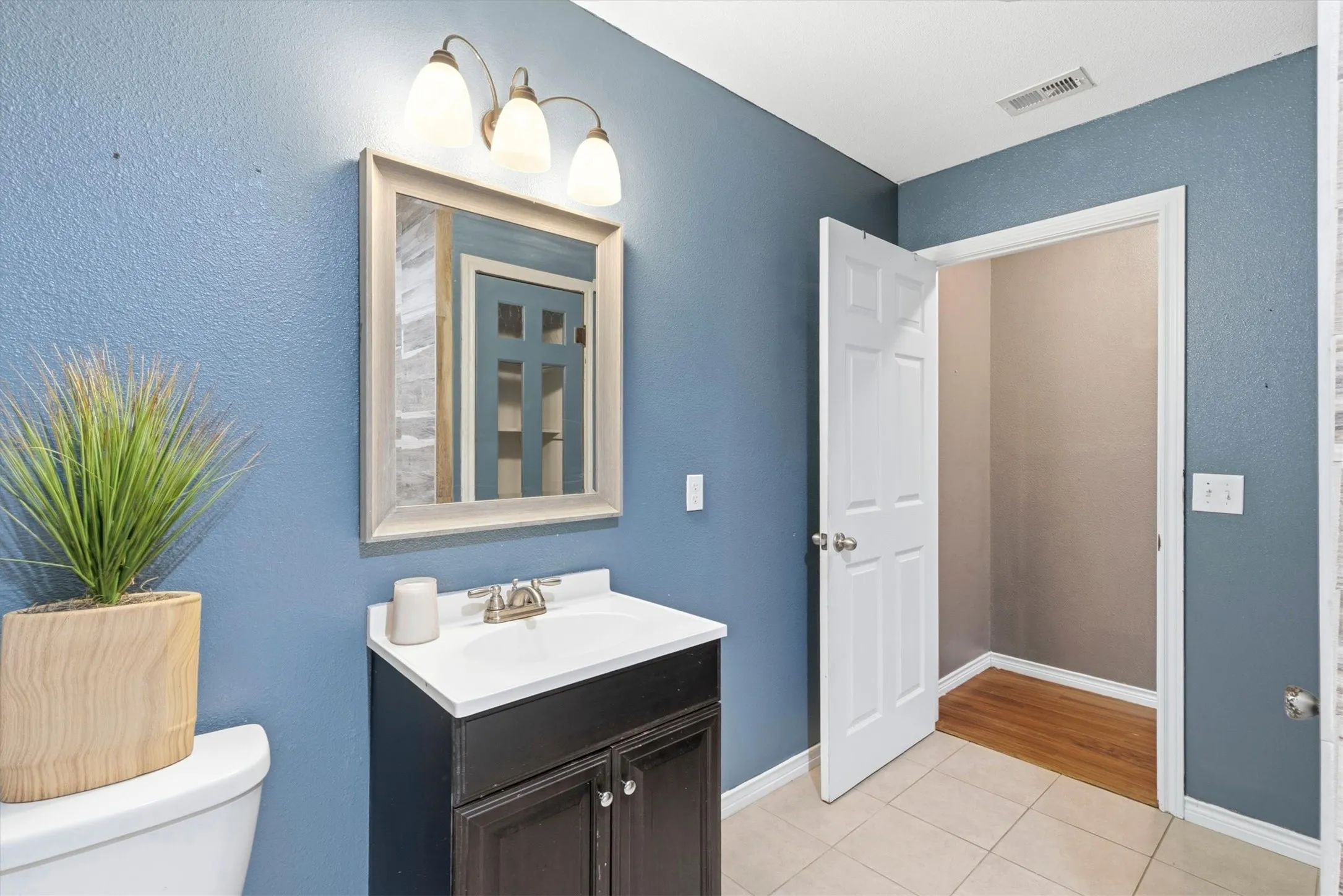Single Family Residence For Sale in Collin County , 5732 Emilia Way, Leonard, Texas 75452, 3 Bedroom, 2 Bathroom, Garage spaces, 1,290 Sqft, built in 2018, mls#21257766, Real Estate Agent in Leonard, Homes For Sale in Collin county, Homes For Sale in Leonard, Realtor in Leonard Texas, Real Estate Brokerage Independent Realty Texas, Luminita Cordes Realtor