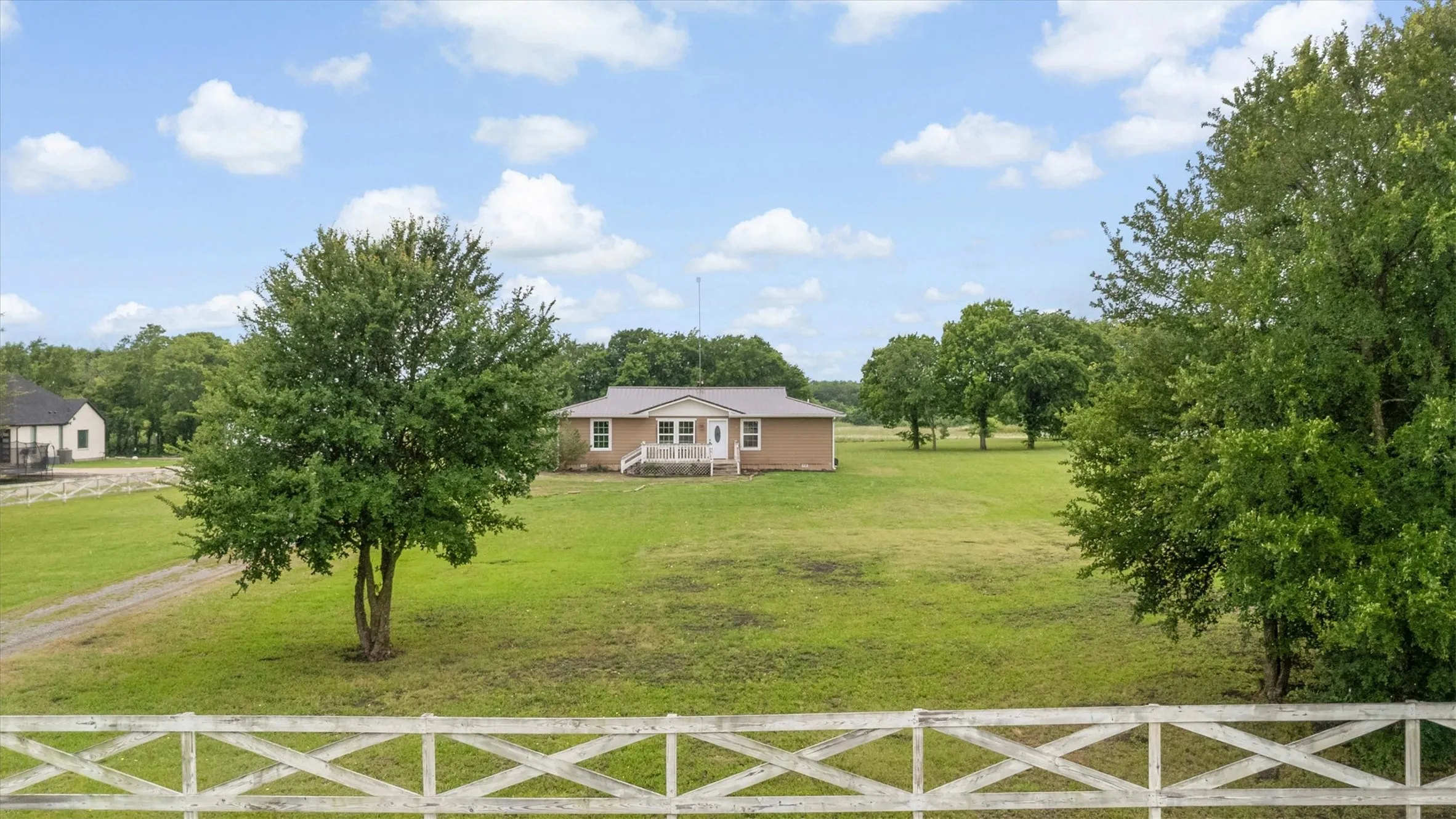 Single Family Residence For Sale in Collin County , 5732 Emilia Way, Leonard, Texas 75452, 3 Bedroom, 2 Bathroom, Garage spaces, 1,290 Sqft, built in 2018, mls#21257766, Real Estate Agent in Leonard, Homes For Sale in Collin county, Homes For Sale in Leonard, Realtor in Leonard Texas, Real Estate Brokerage Independent Realty Texas, Luminita Cordes Realtor